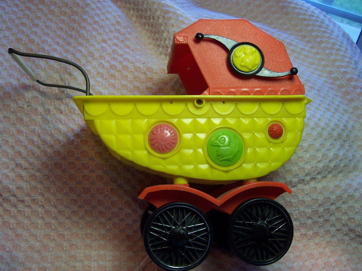 Reading Corp. of America Suzie Doll Carriage