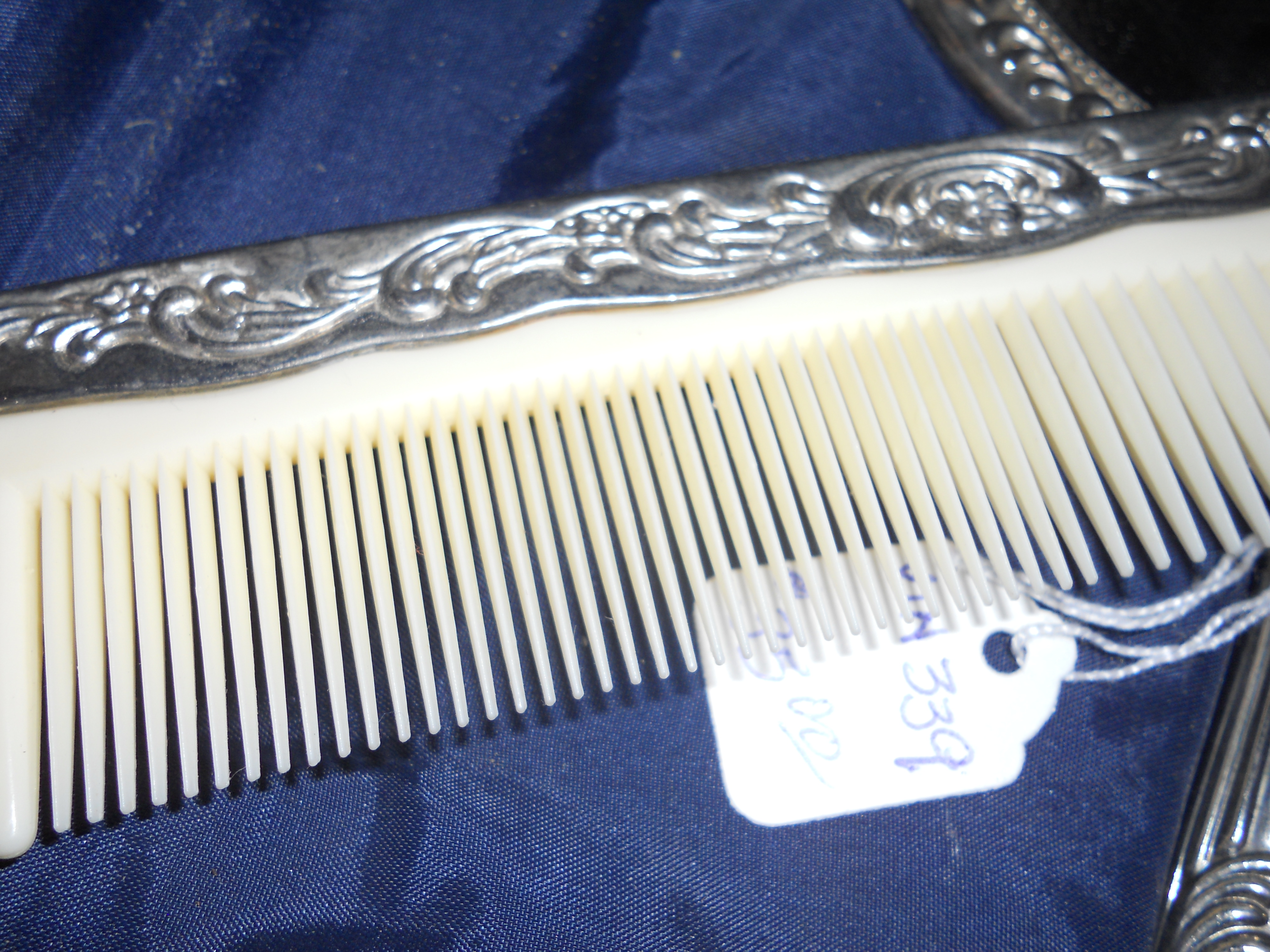 Ladies Dresser Set Mirror and Comb in 1/2 Box
