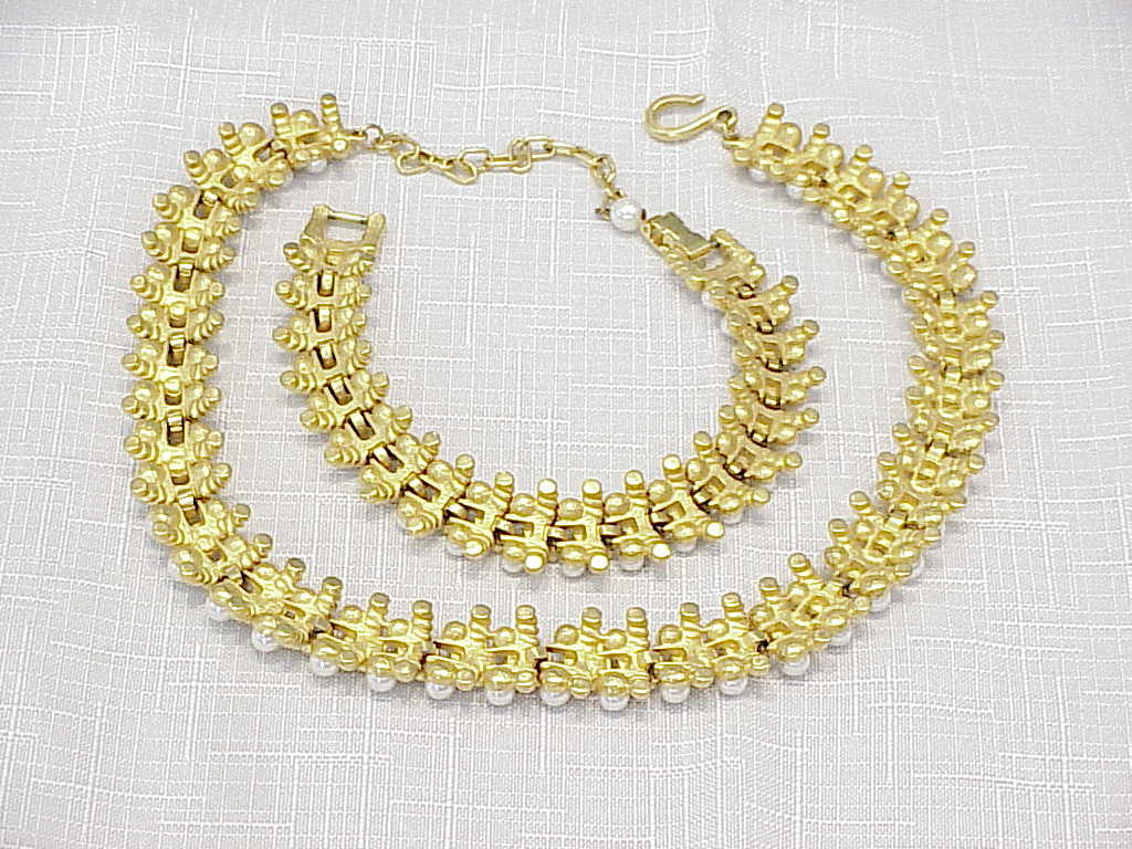 Brushed Gold Tone Pearl Choker Necklace And Bracelet Set