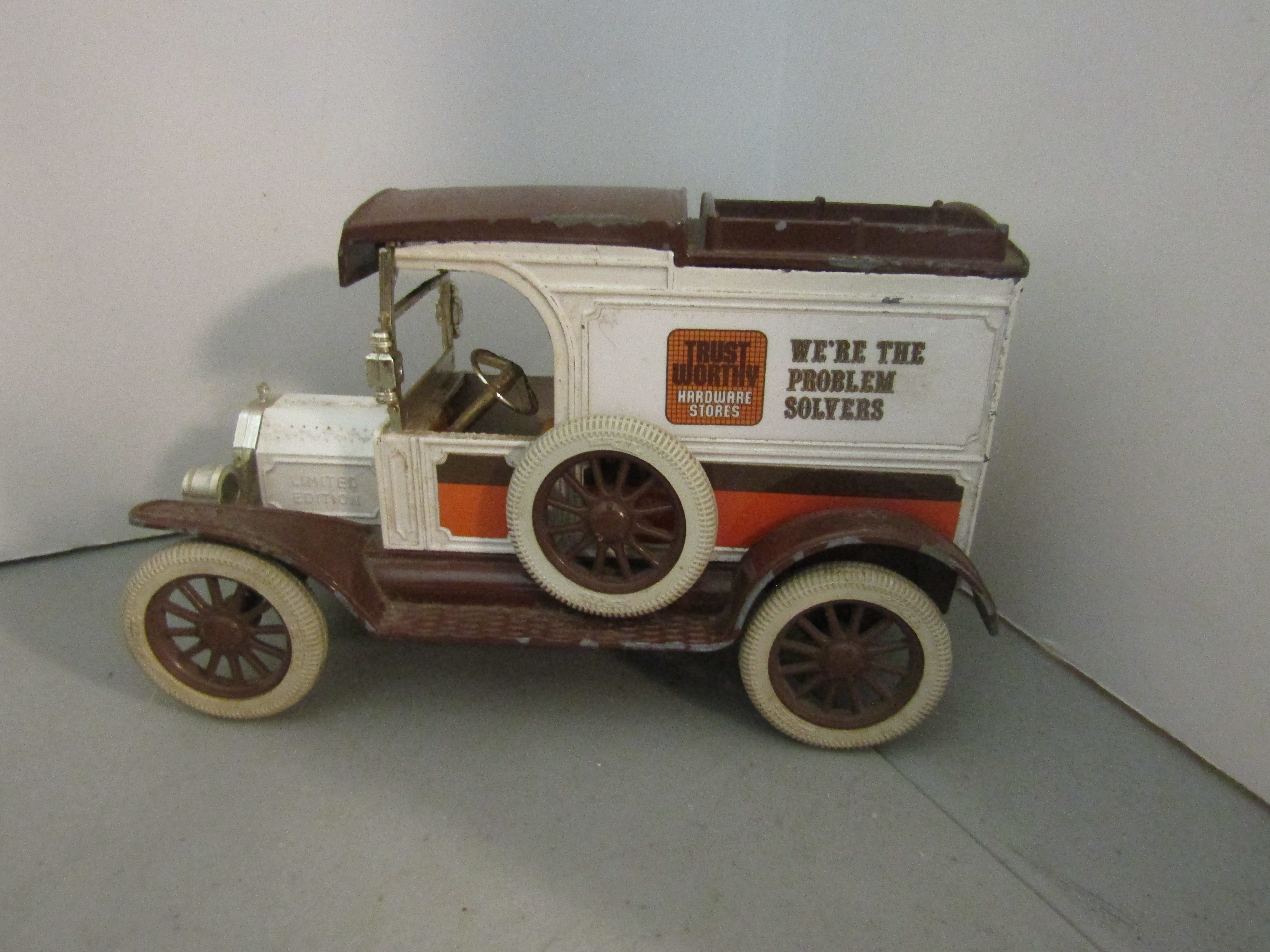 Vintage ERTL Trust Worthy Ford 1913 Model T Van Bank