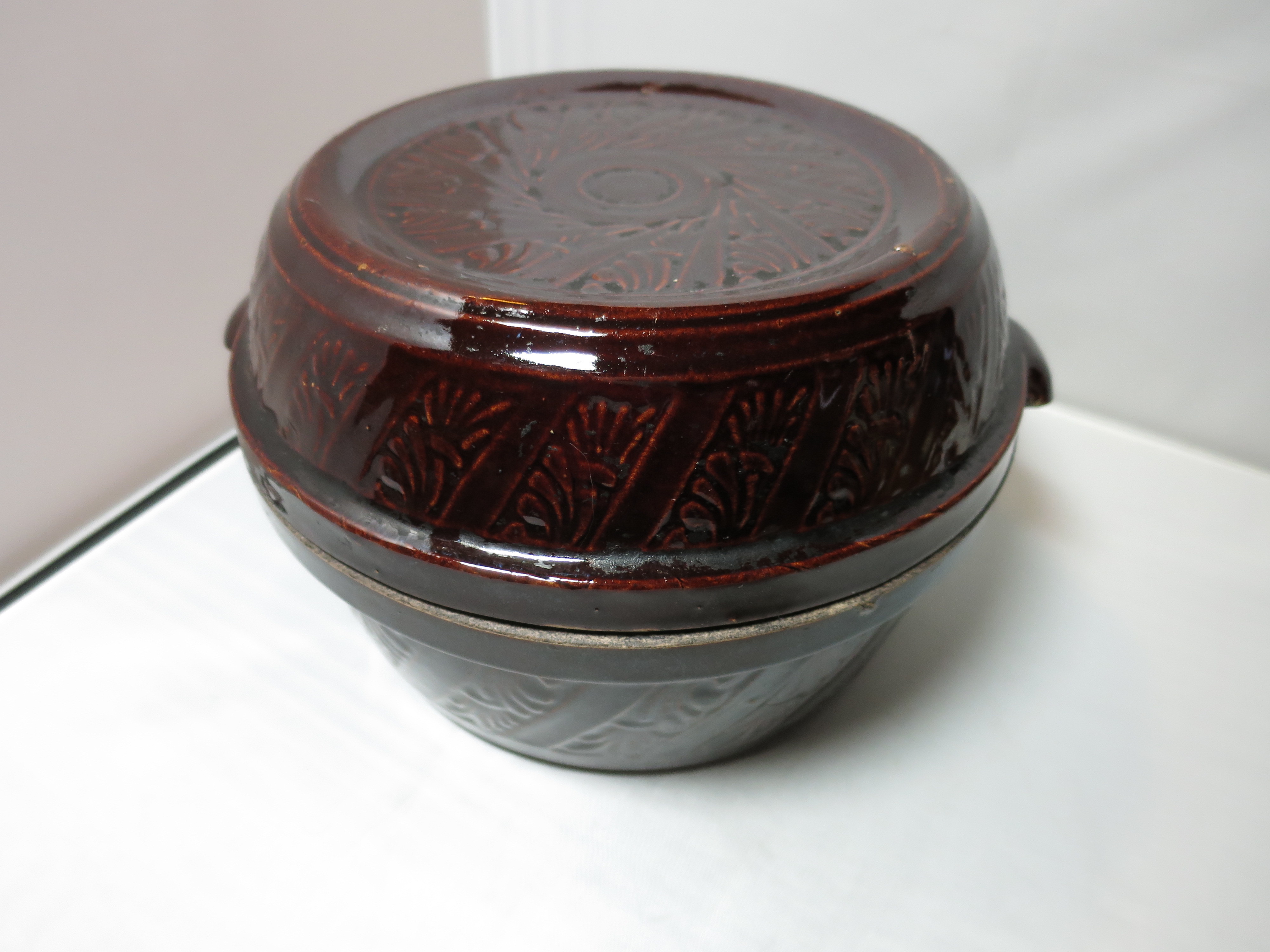 Stoneware Covered Casserole Dish USA cover can be Pie Plate