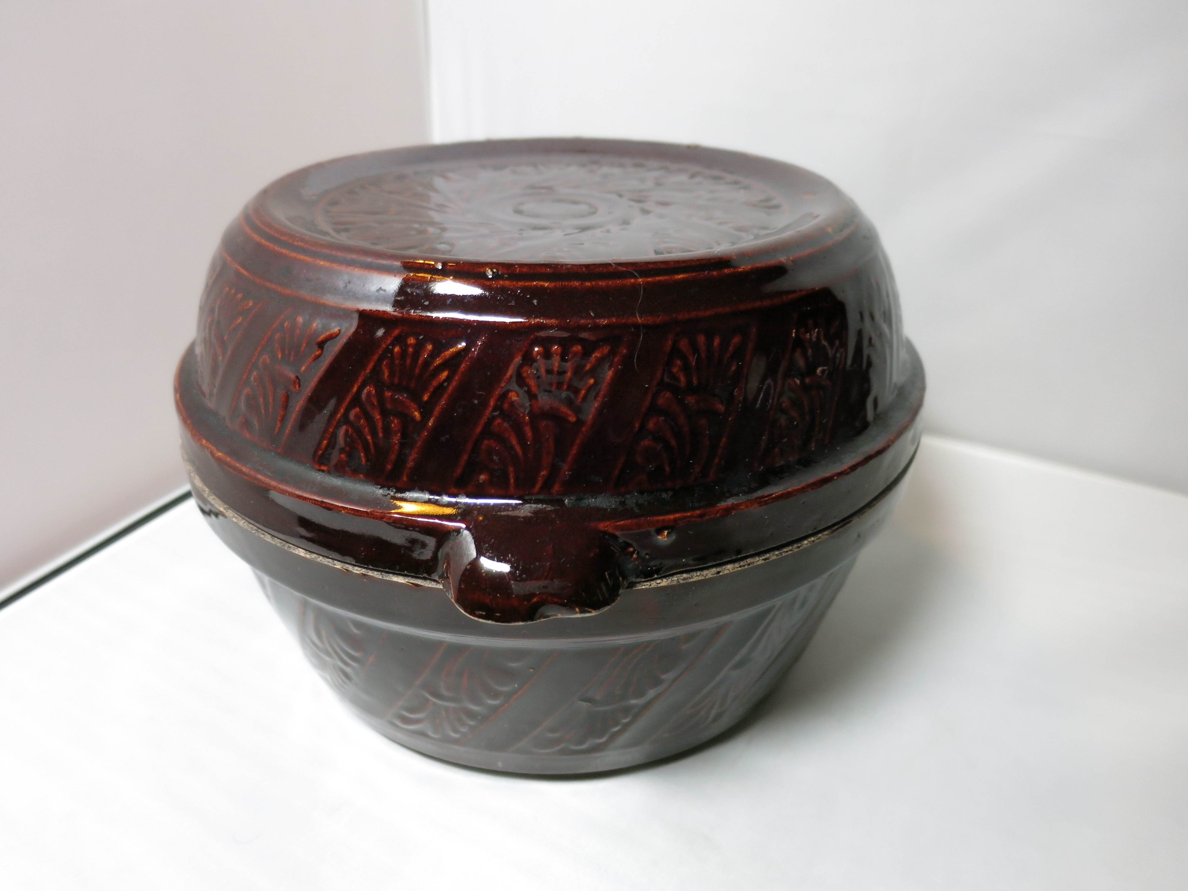 Stoneware Covered Casserole Dish USA cover can be Pie Plate