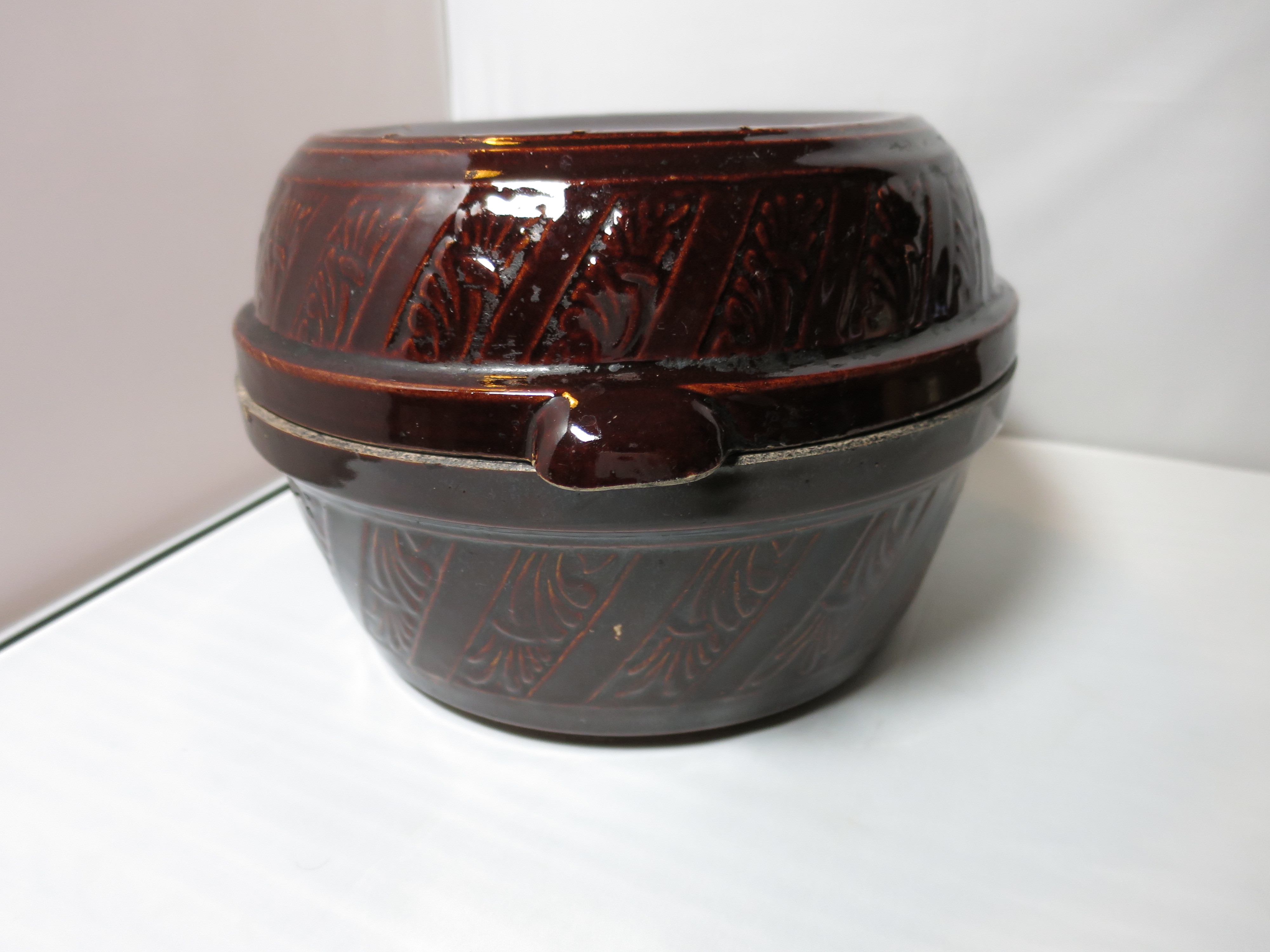 Stoneware Covered Casserole Dish USA cover can be Pie Plate