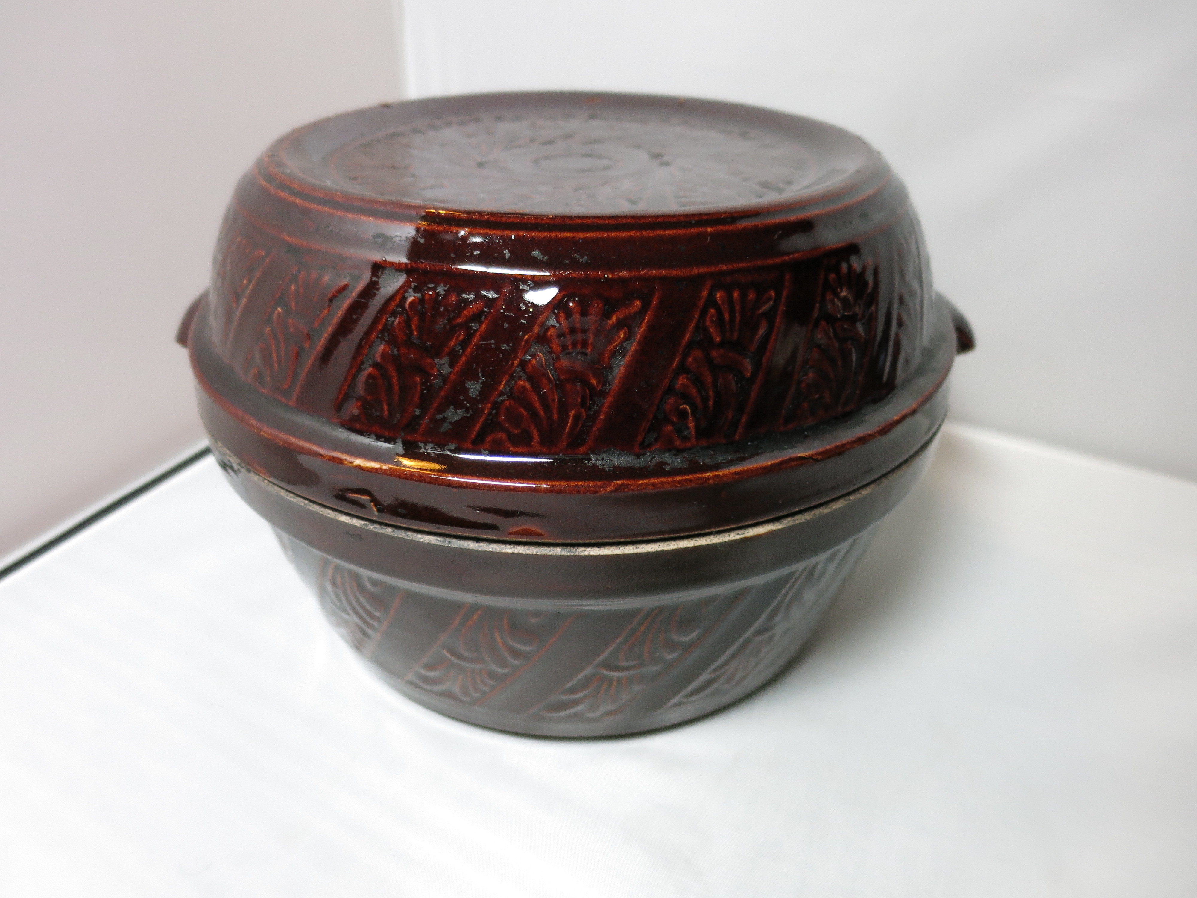 Stoneware Covered Casserole Dish USA cover can be Pie Plate