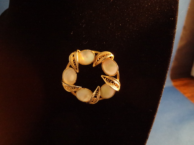 Mother of Pearl Circle Brooch