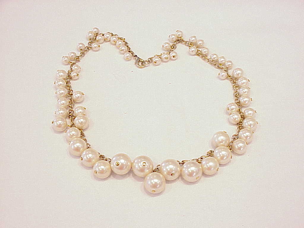 Dangling Graduated Faux Pearl Choker Necklace