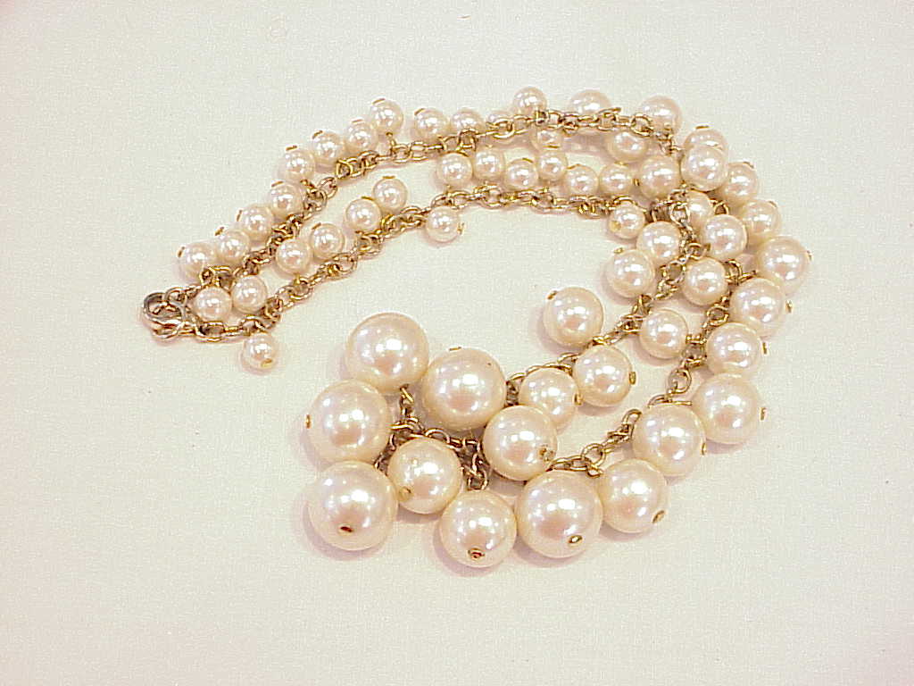 Dangling Graduated Faux Pearl Choker Necklace