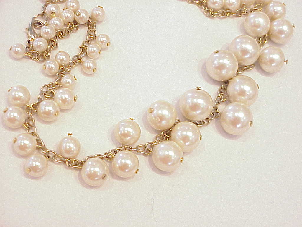Dangling Graduated Faux Pearl Choker Necklace