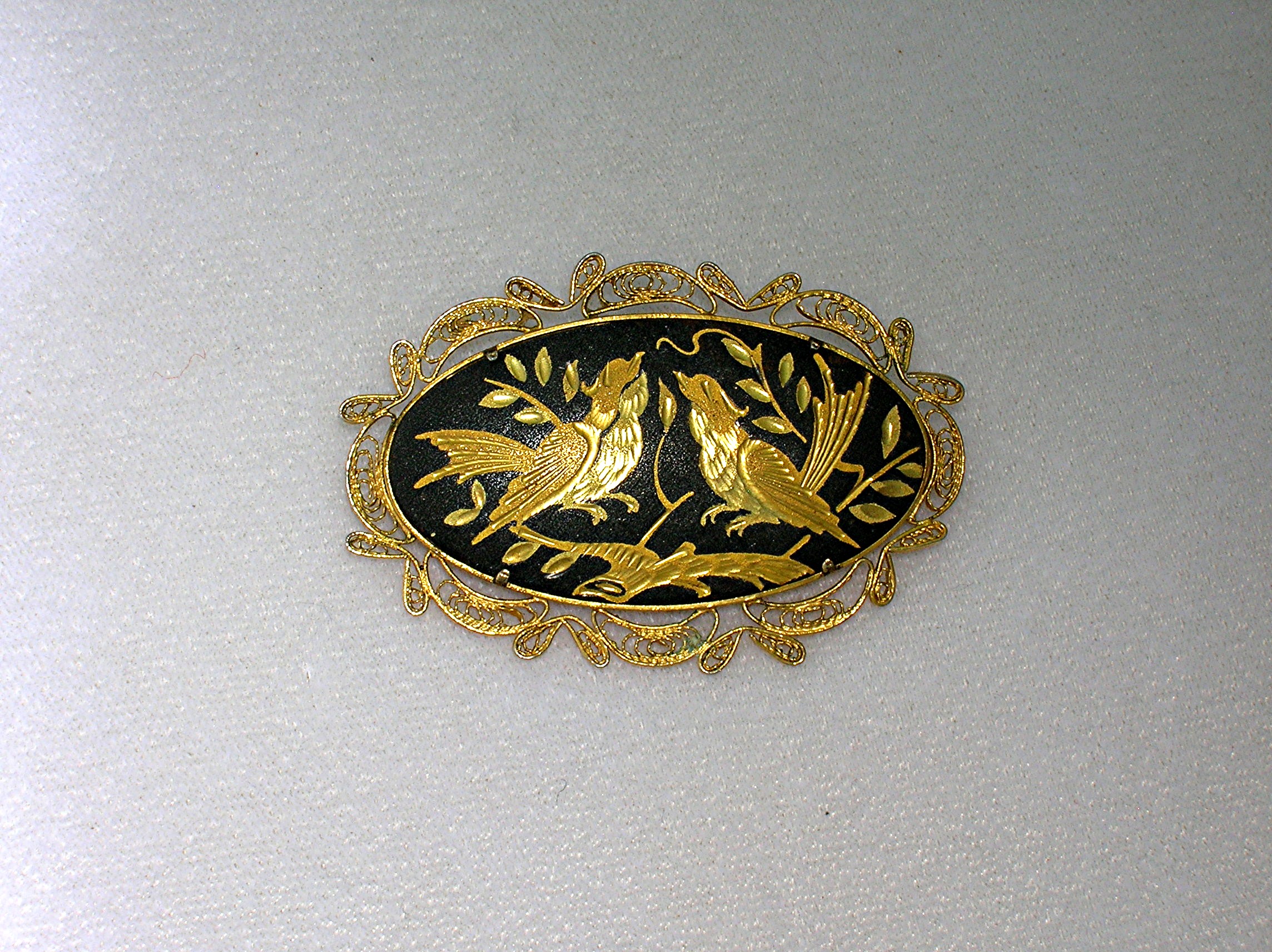Lovebirds Filigree gold and Black Brooch