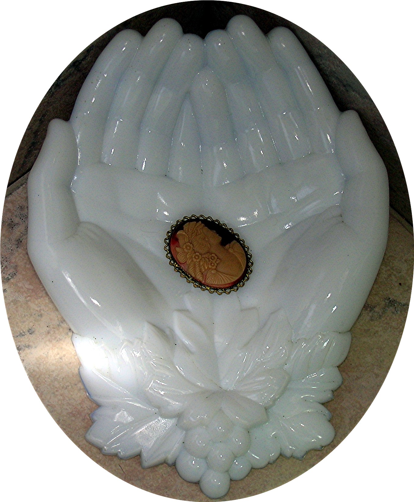 Cameo Goldtone Filigree Set Glass Cameo