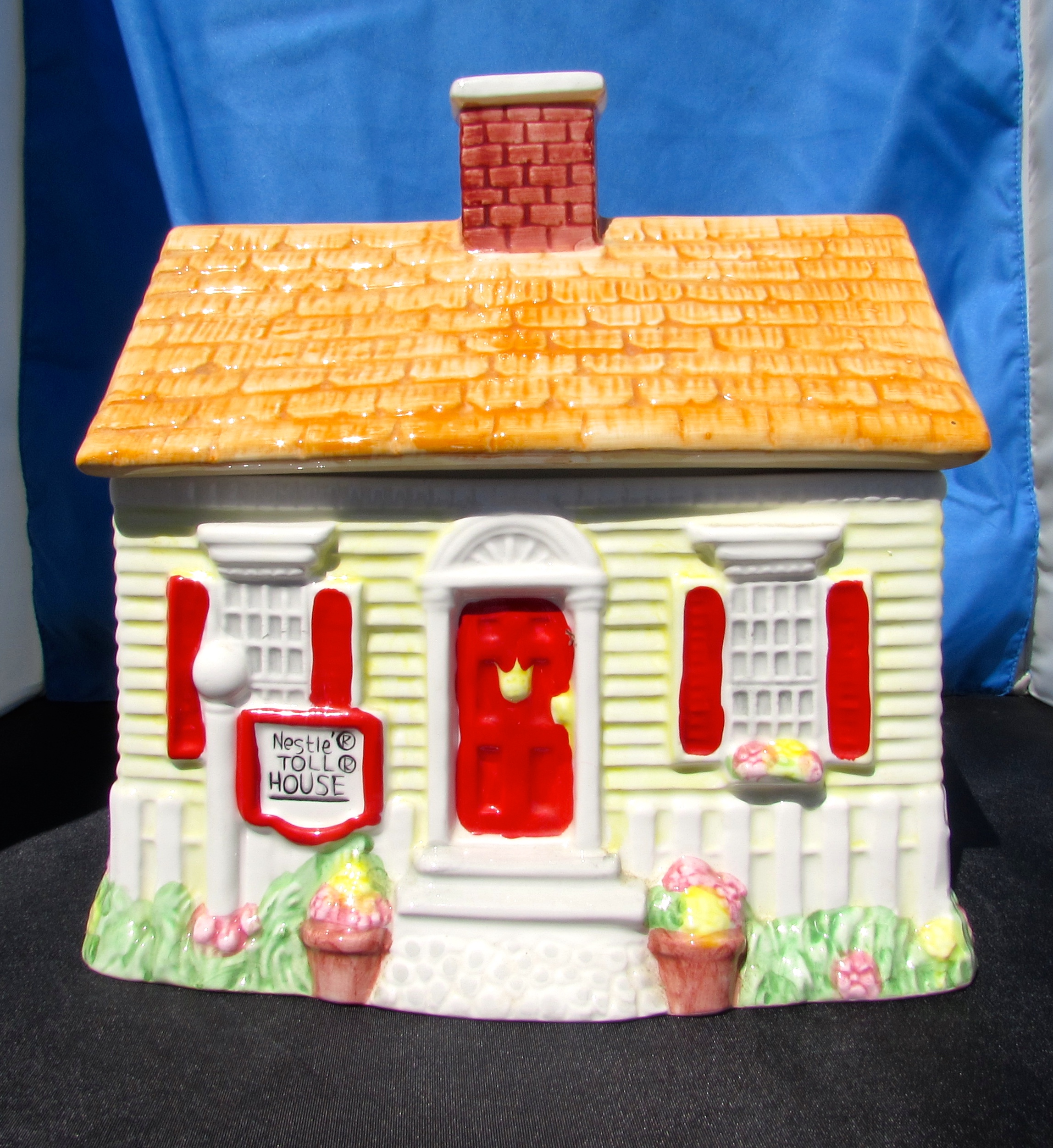 Nestle Toll House House Cookie Jar Limited Edition 1992