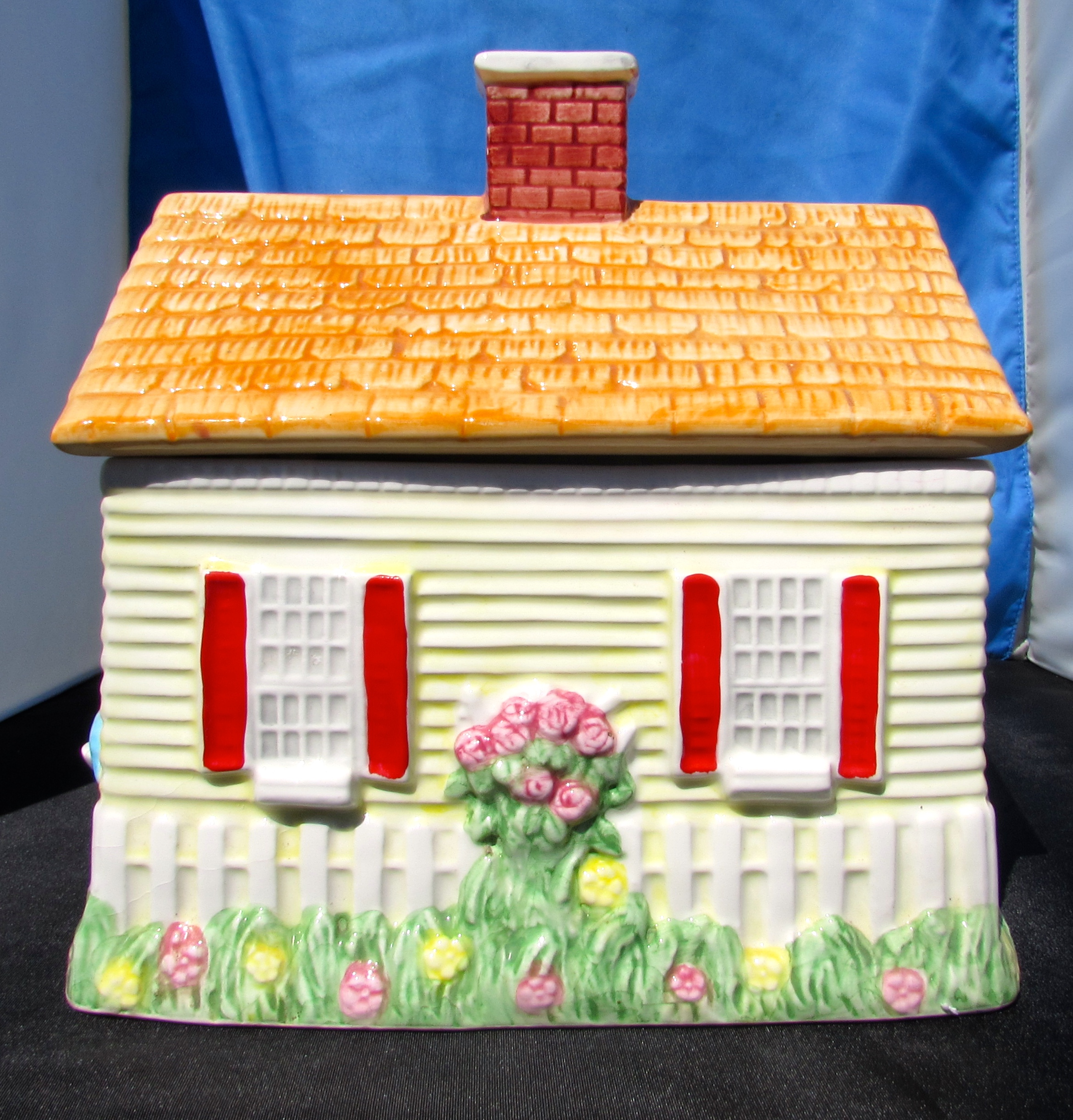 Nestle Toll House House Cookie Jar Limited Edition 1992