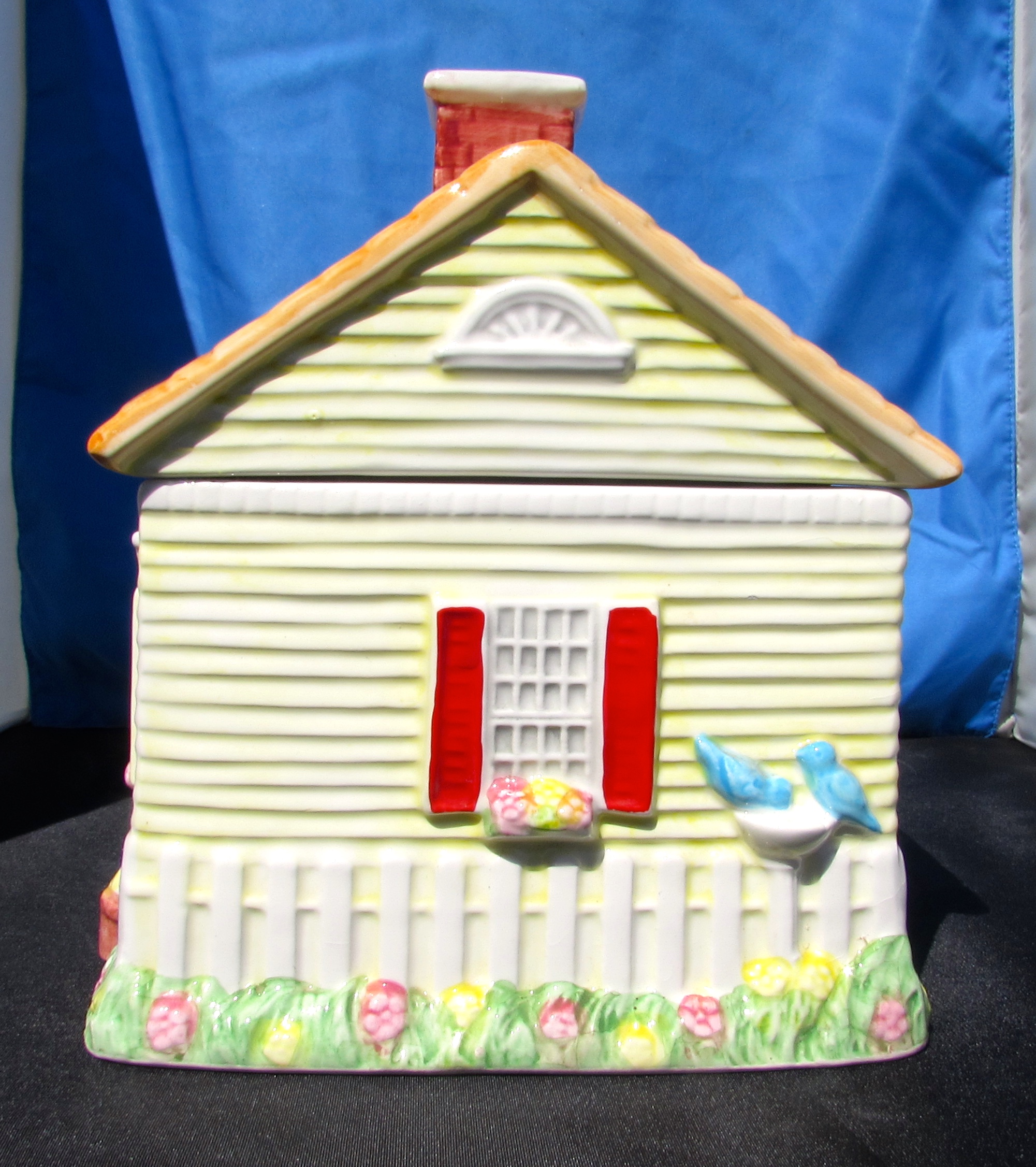 Nestle Toll House House Cookie Jar Limited Edition 1992