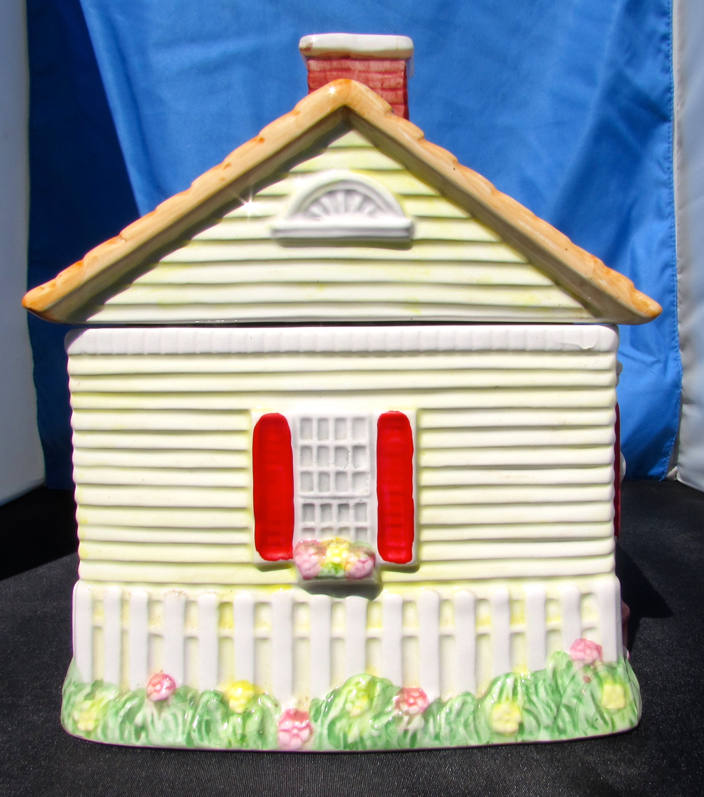 Nestle Toll House House Cookie Jar Limited Edition 1992