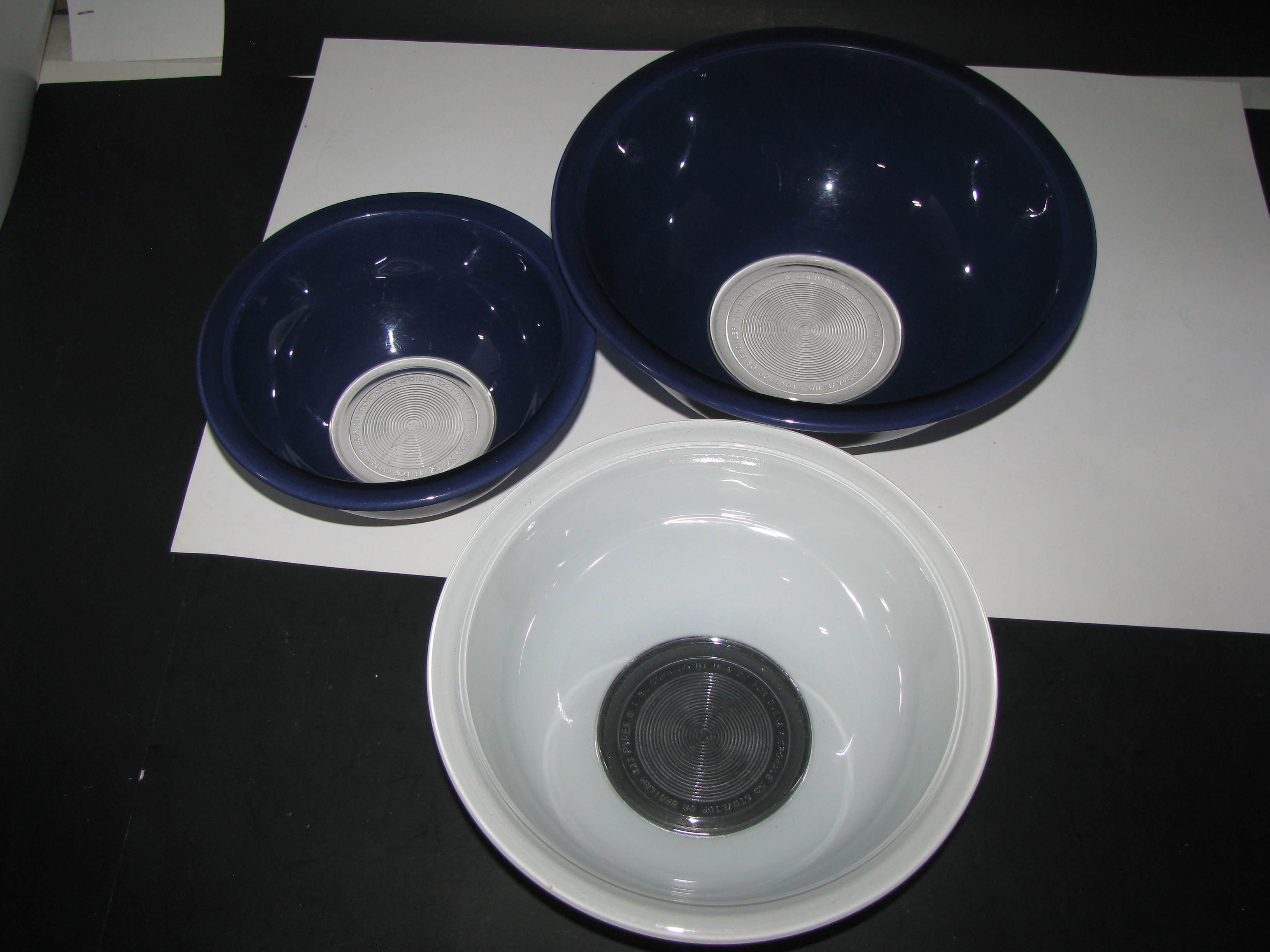 Vintage Pyrex Blue and White Nesting Bowl Set