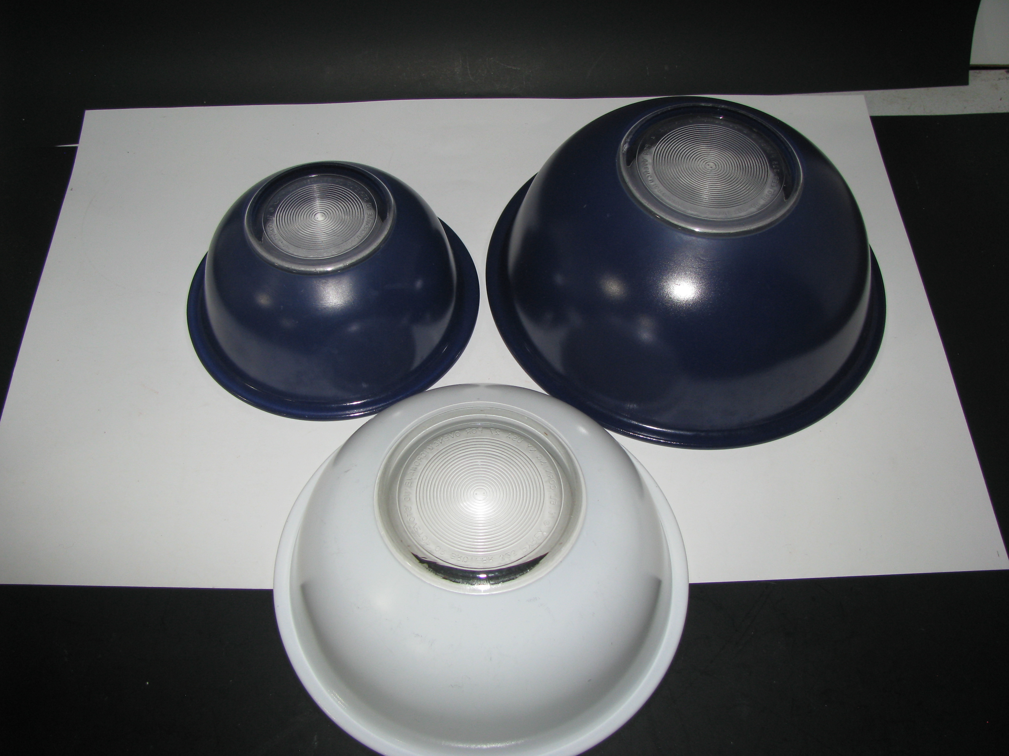Vintage Pyrex Blue and White Nesting Bowl Set