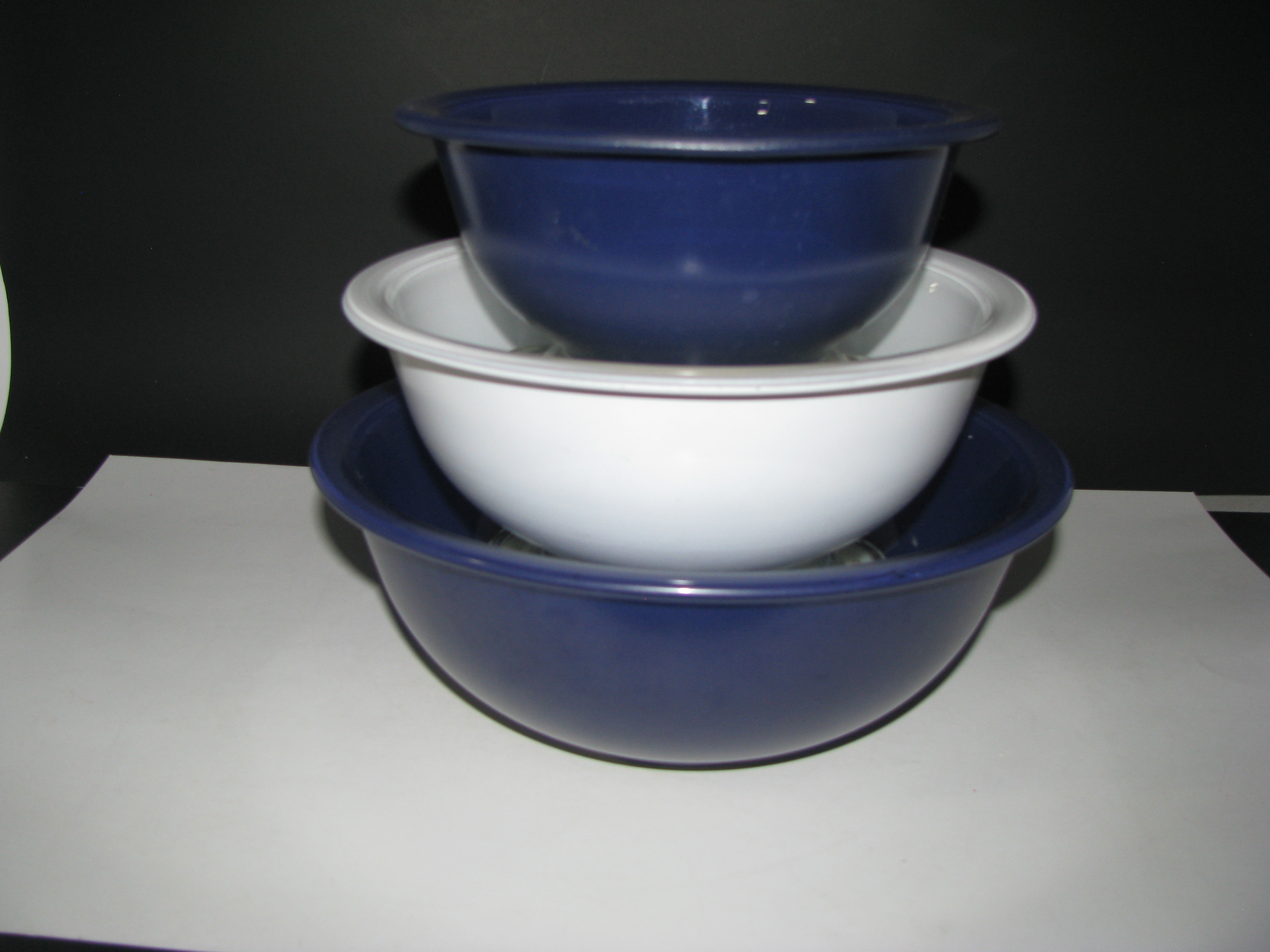 Vintage Pyrex Blue and White Nesting Bowl Set
