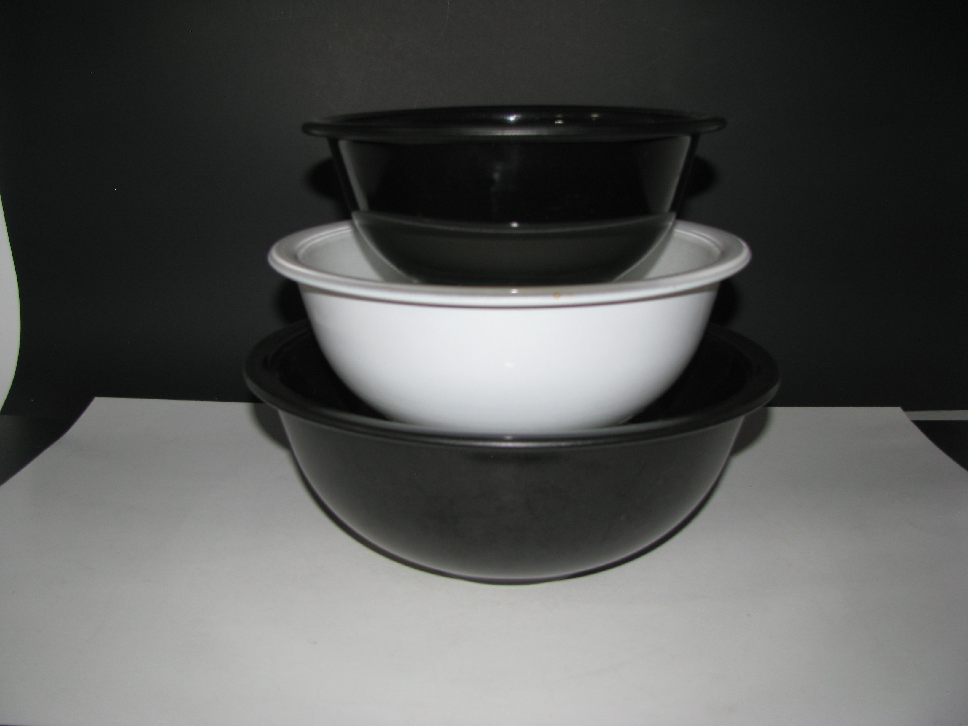 Vintage Pyrex Black and White Nesting Bowl Set
