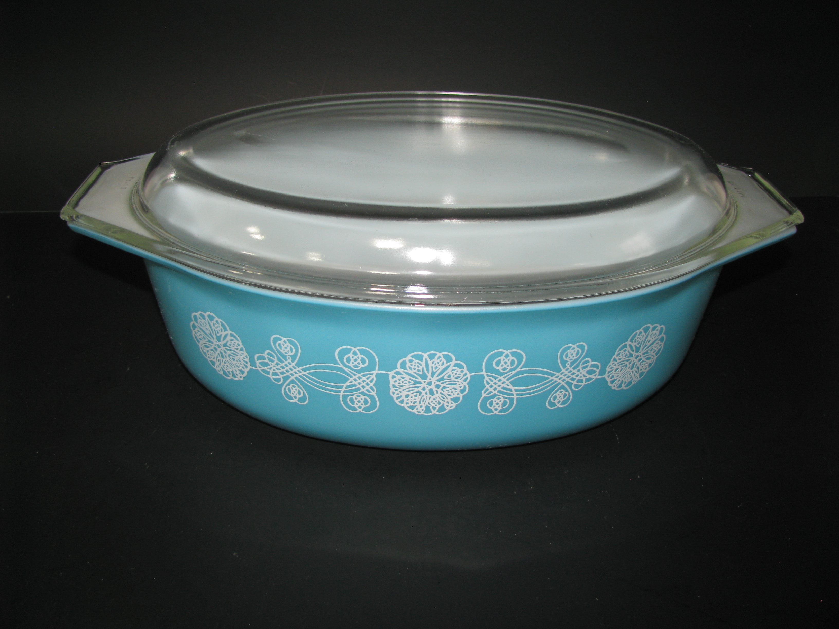 Vintage Pyrex Lace Medallion Promo 045 2.5qt Dish