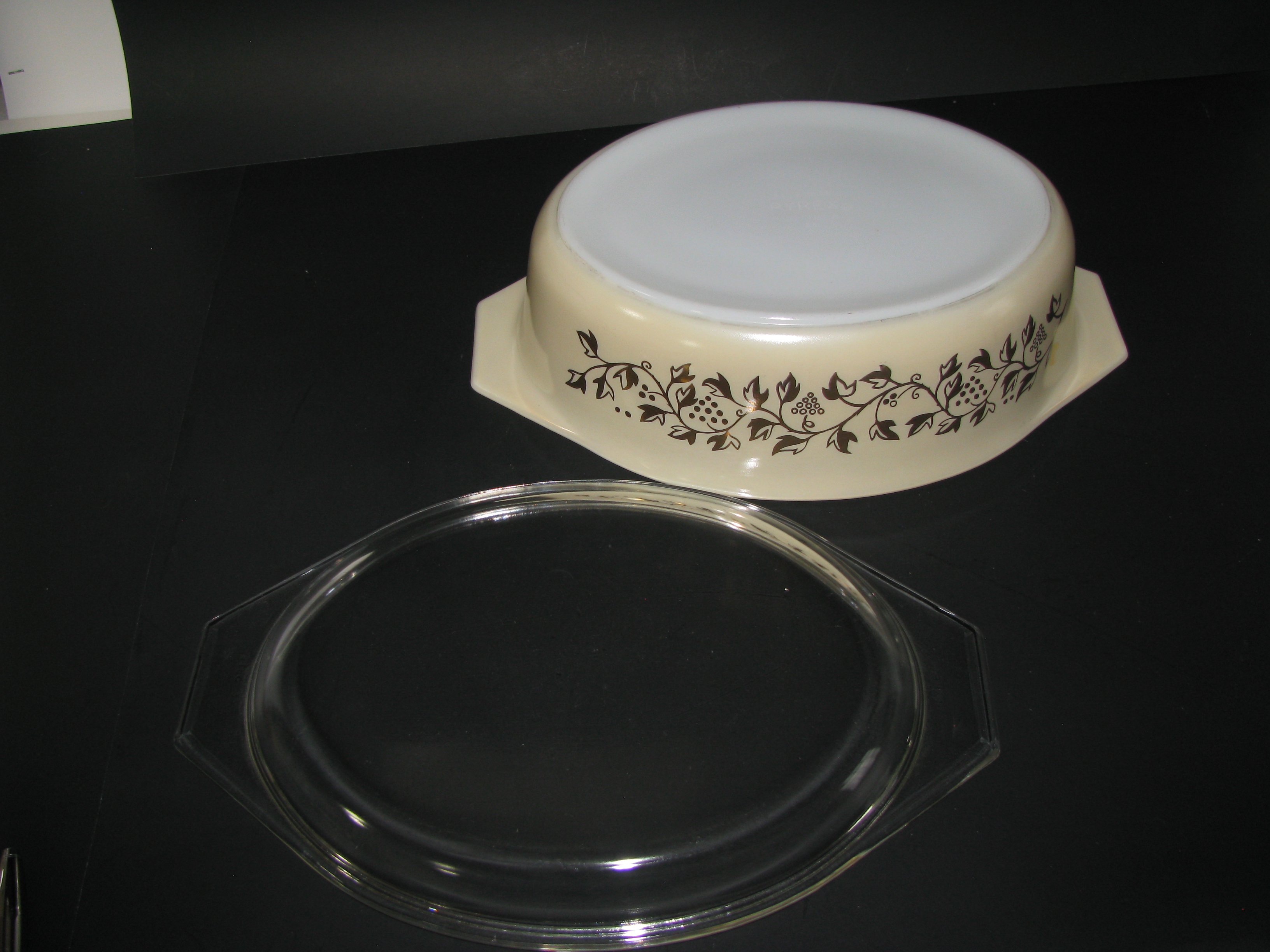 Vintage Pyrex Golden Grape Leaf Promo Casserole Dish