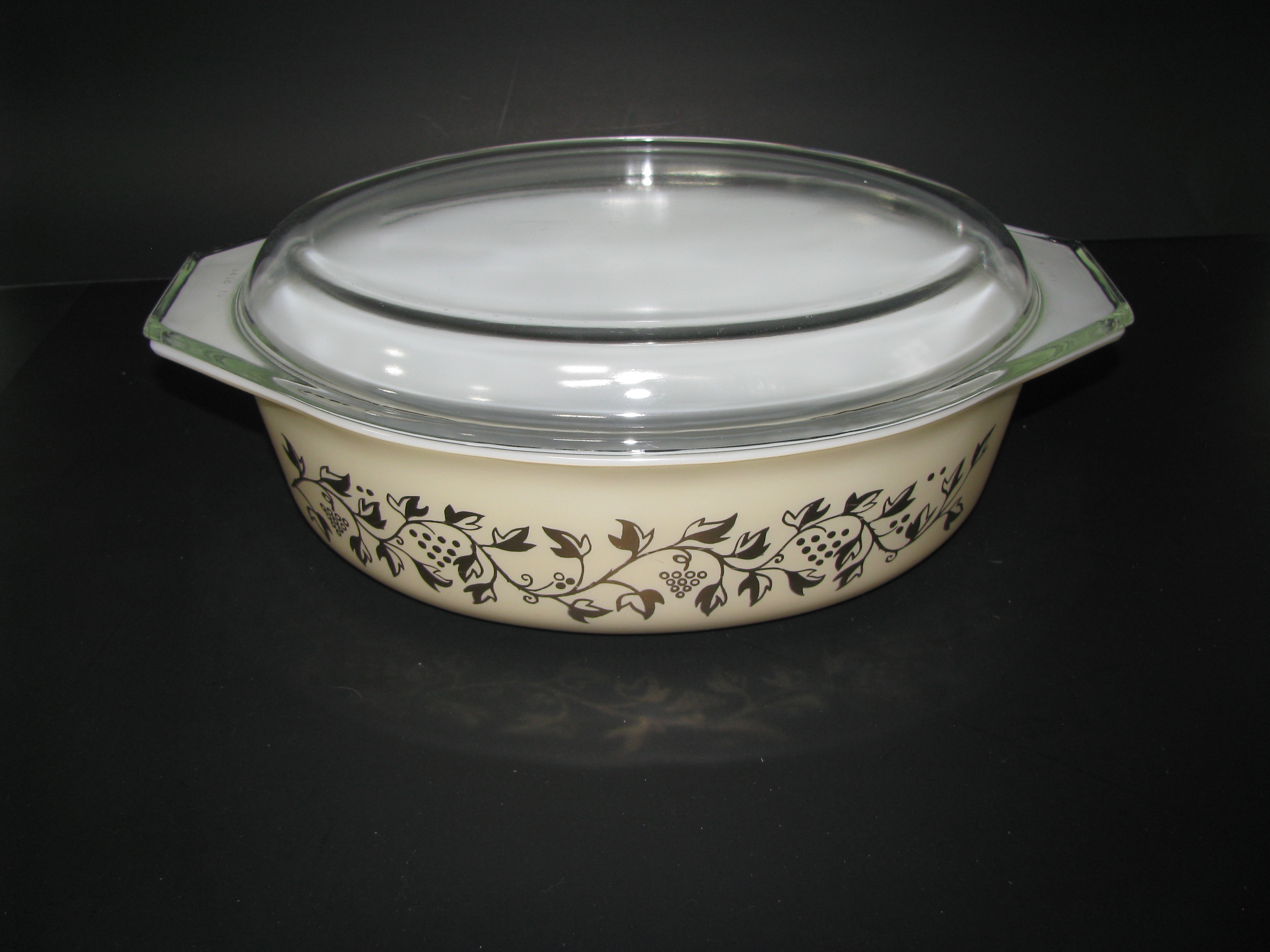 Vintage Pyrex Golden Grape Leaf Promo Casserole Dish