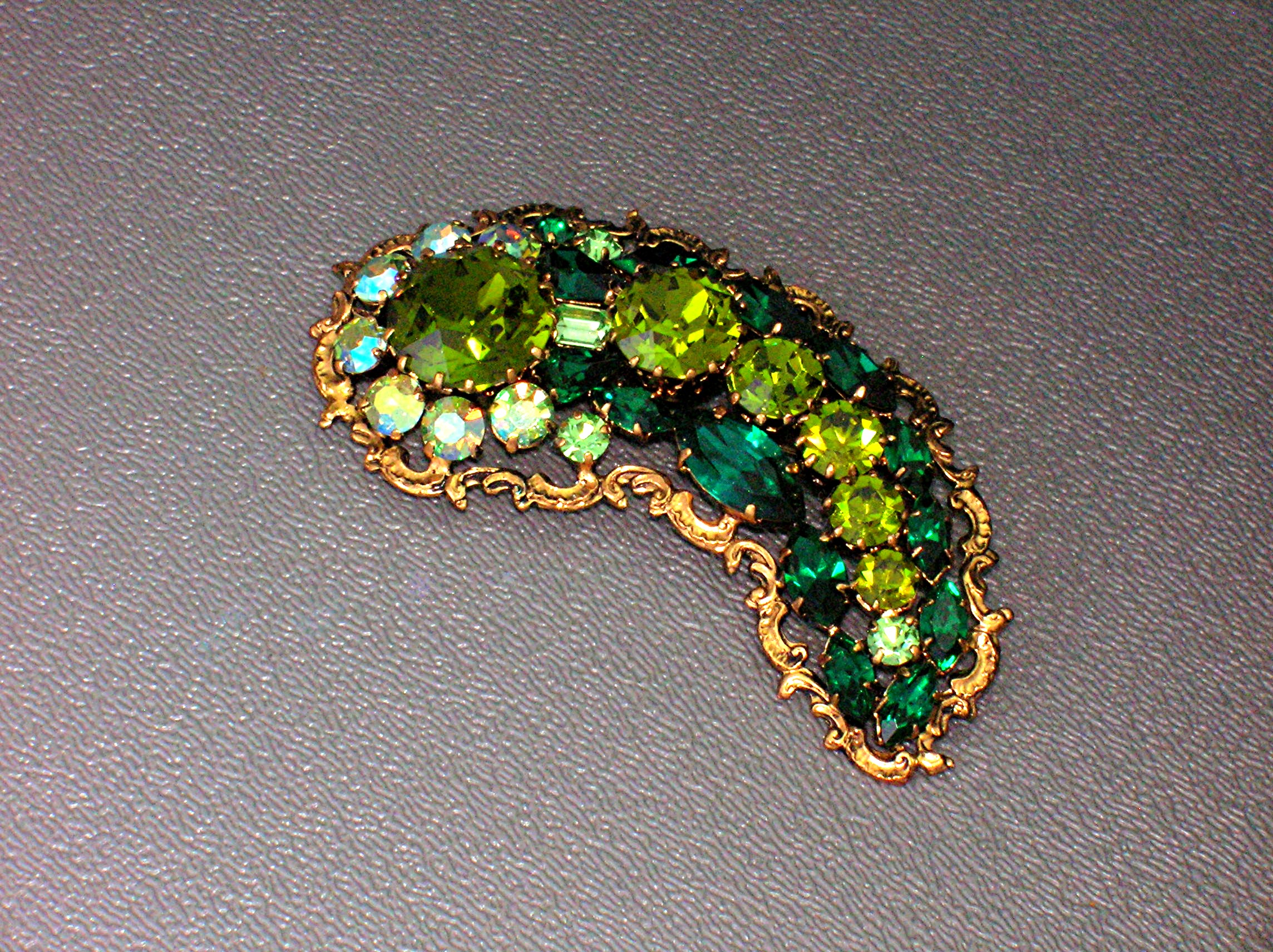 AUSTRIAN Crystal Brooch Green AUSTRIAN Crystal Brooch