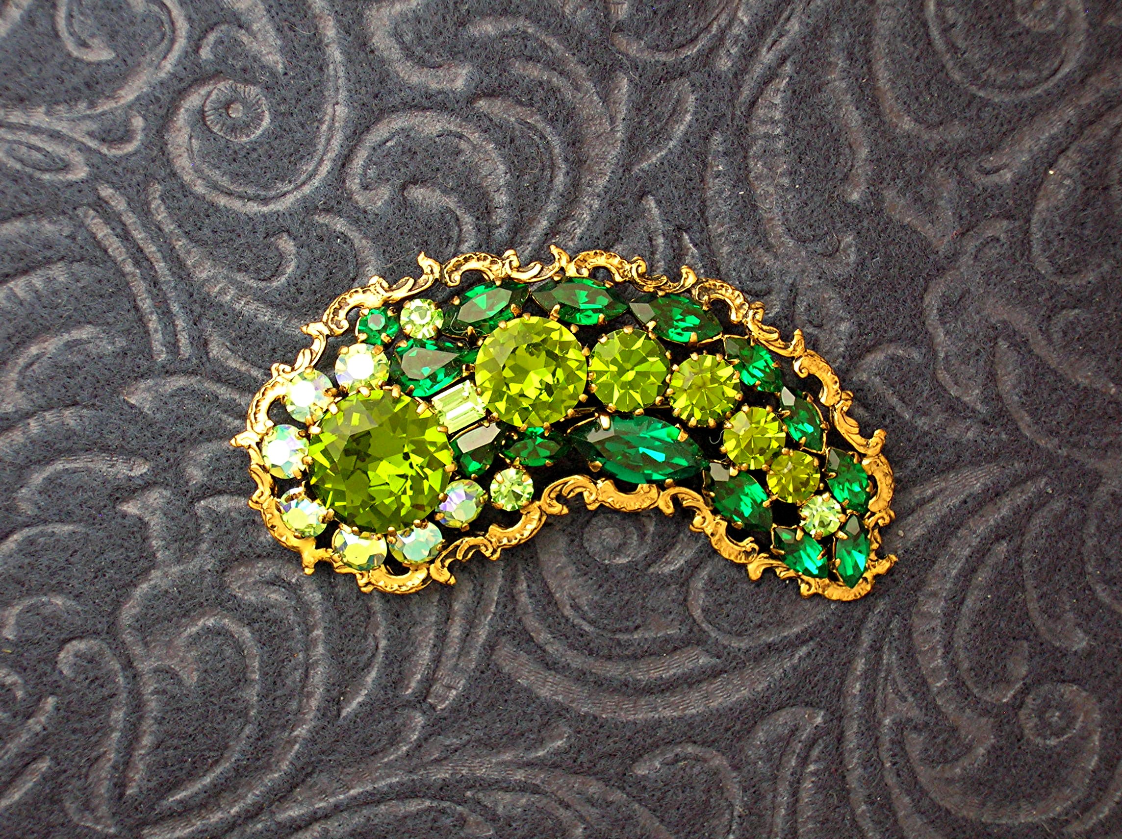 AUSTRIAN Crystal Brooch Green AUSTRIAN Crystal Brooch