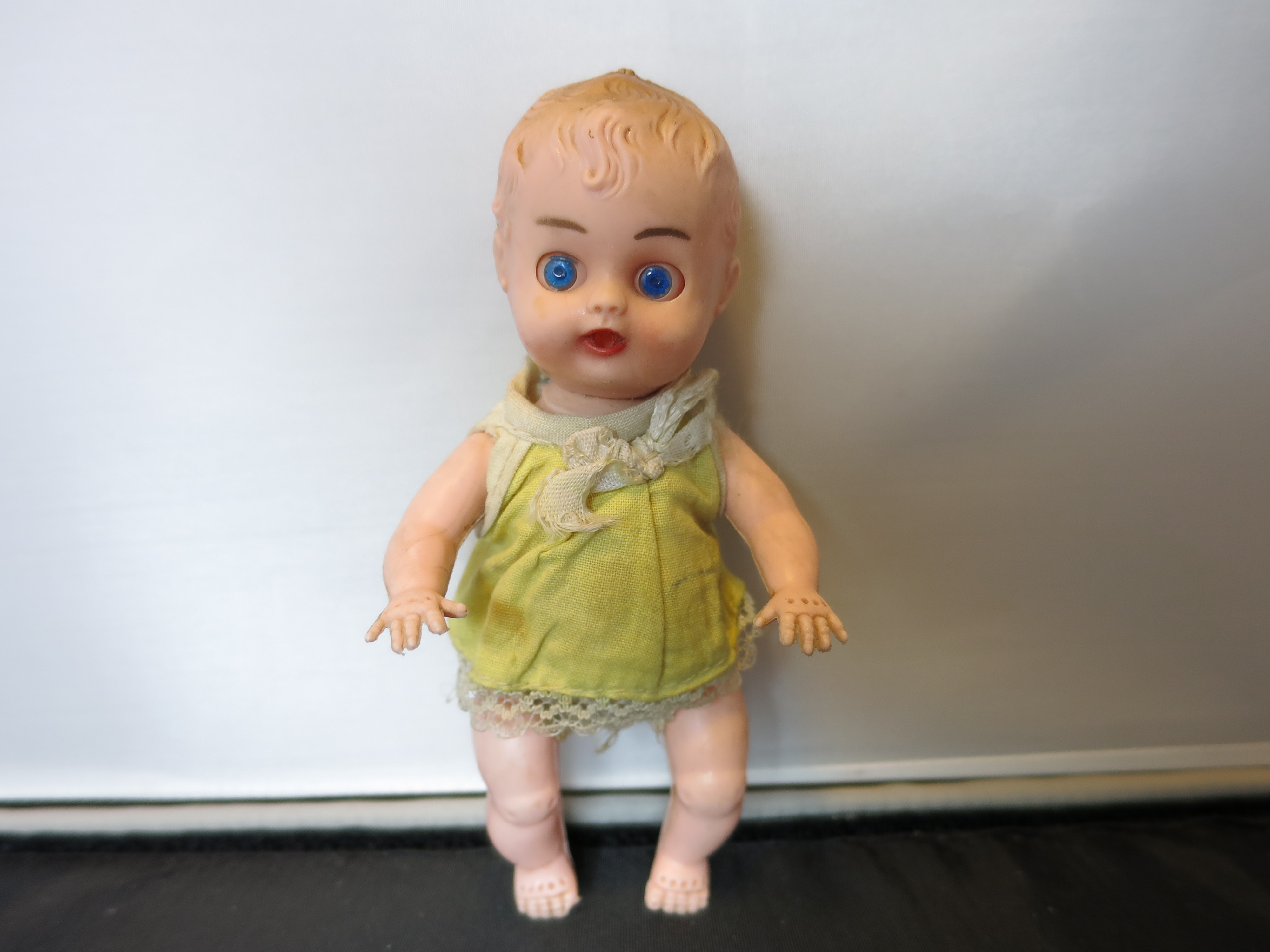 Plastic Red Box Hong Kong Doll Sleep Eye Jointed