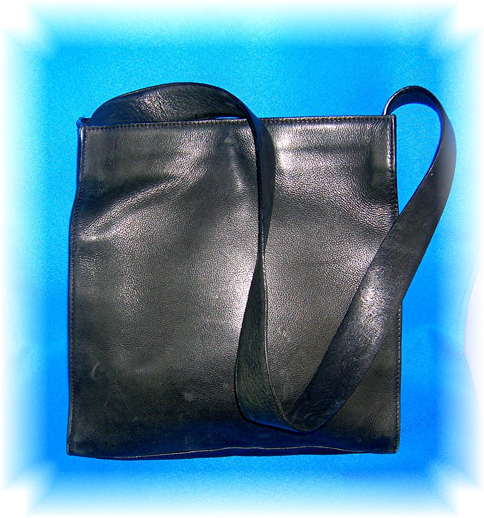 Anne Taylor Loft Leather Tote  Purse Black ..........