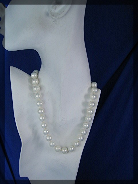 Shell Pearl Necklace Crystal Twist Clasp 11mm