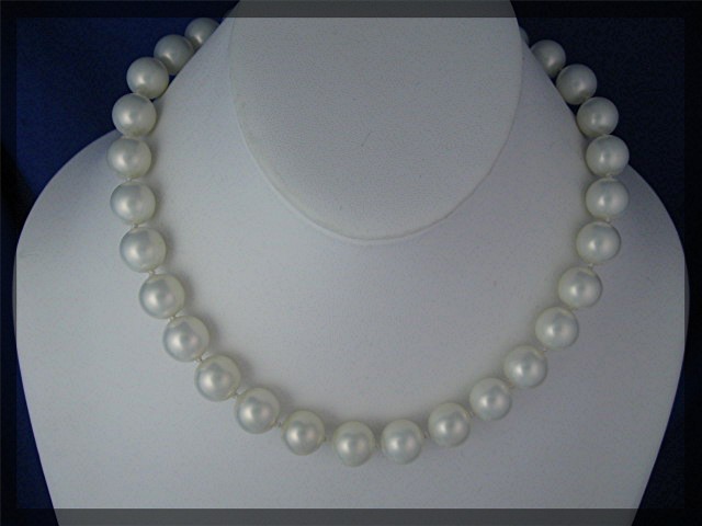 Shell Pearl Necklace Crystal Twist Clasp 11mm