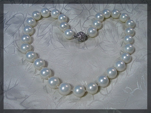 Shell Pearl Necklace Crystal Twist Clasp 11mm