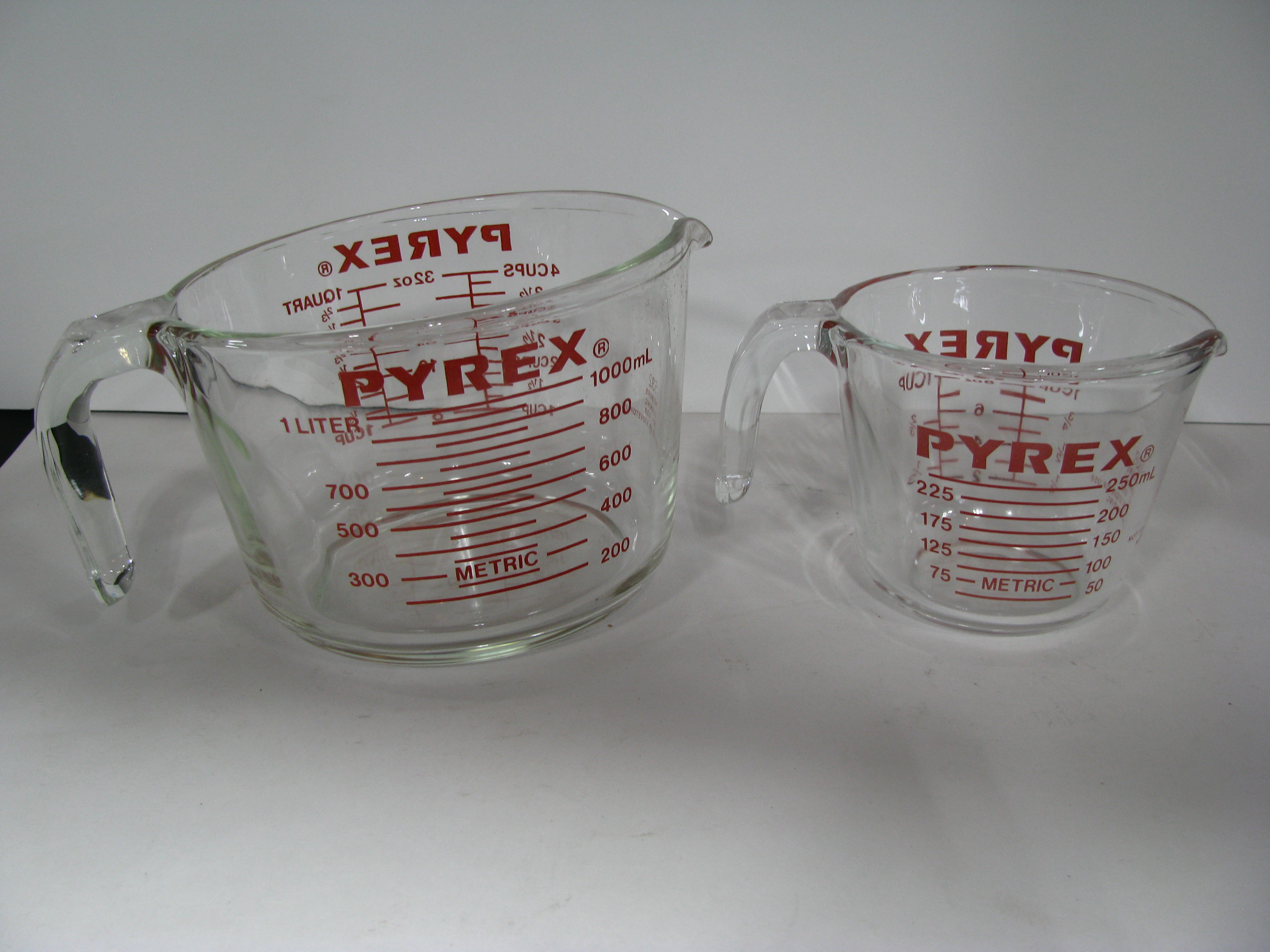 Pyrex Measuring Cup Set 4 Cup and 2 Cup