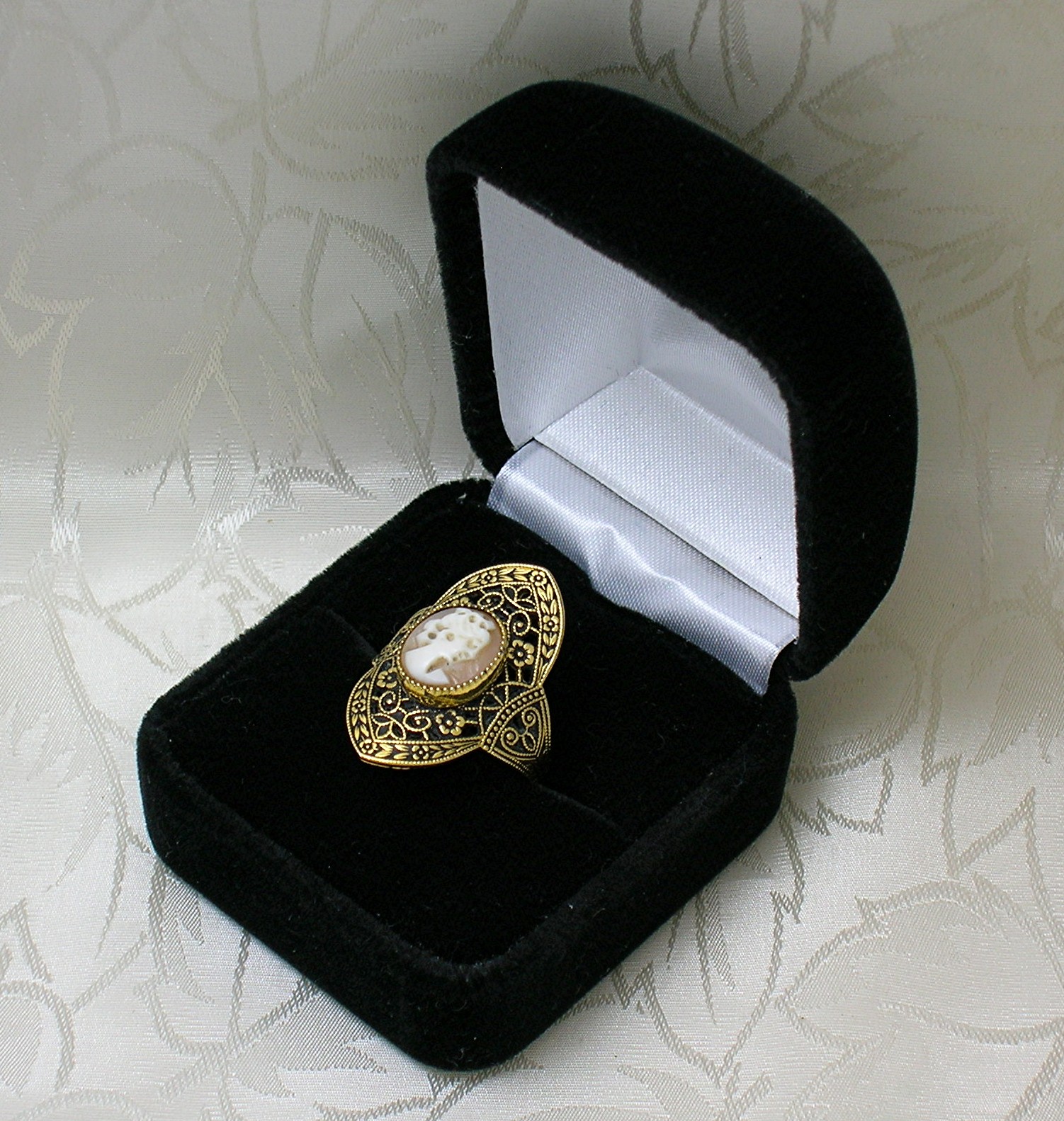 Filigree  Cameo Ring