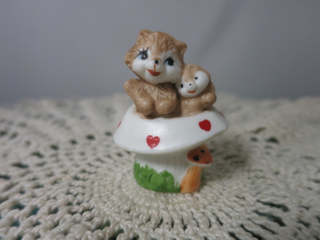 Vintage Enesco Bear and Baby Bear on Mushroom Figurine circa 1979