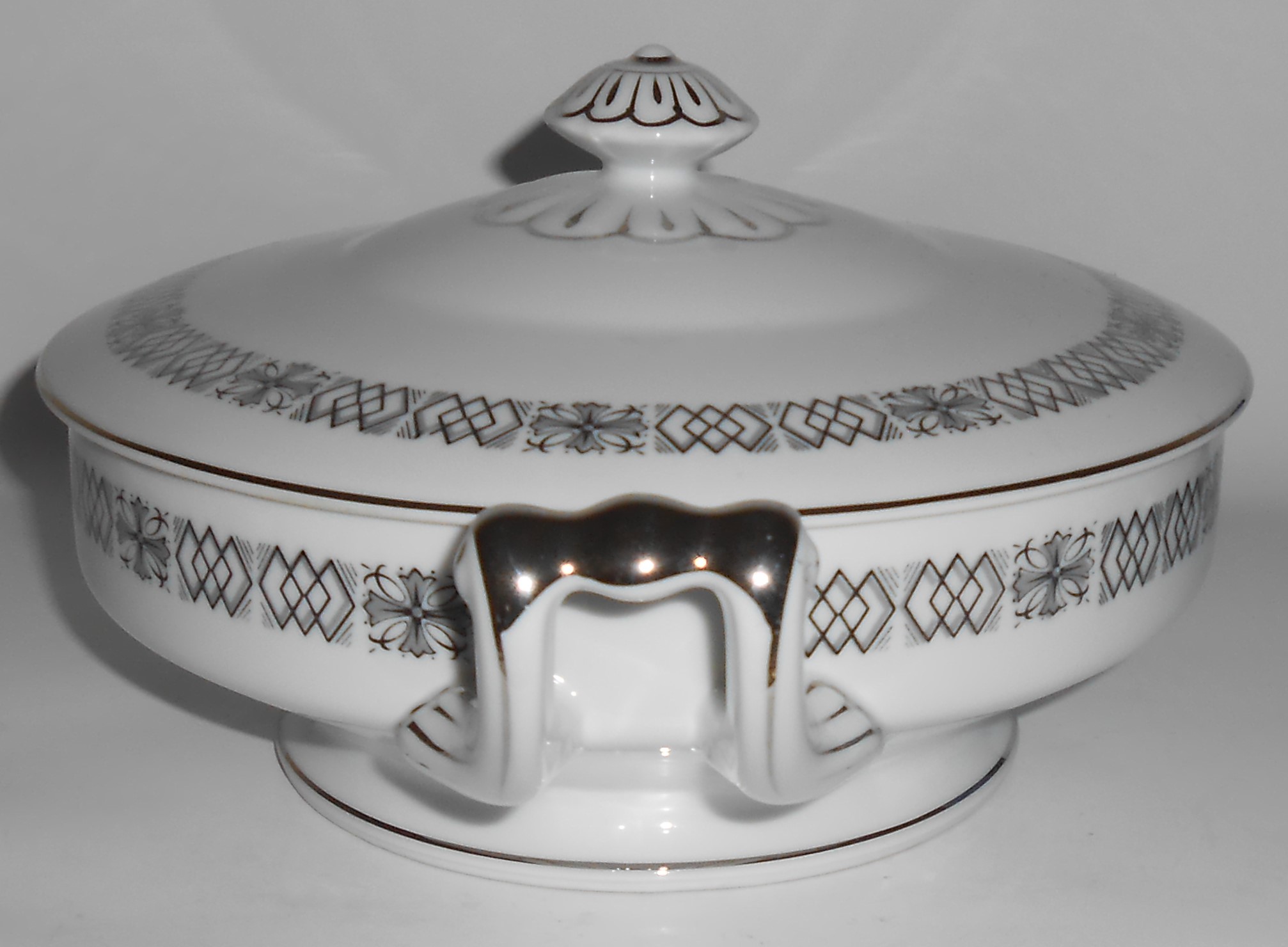 Seyei Fine China Japan Porcelain Black Geometric Cov
