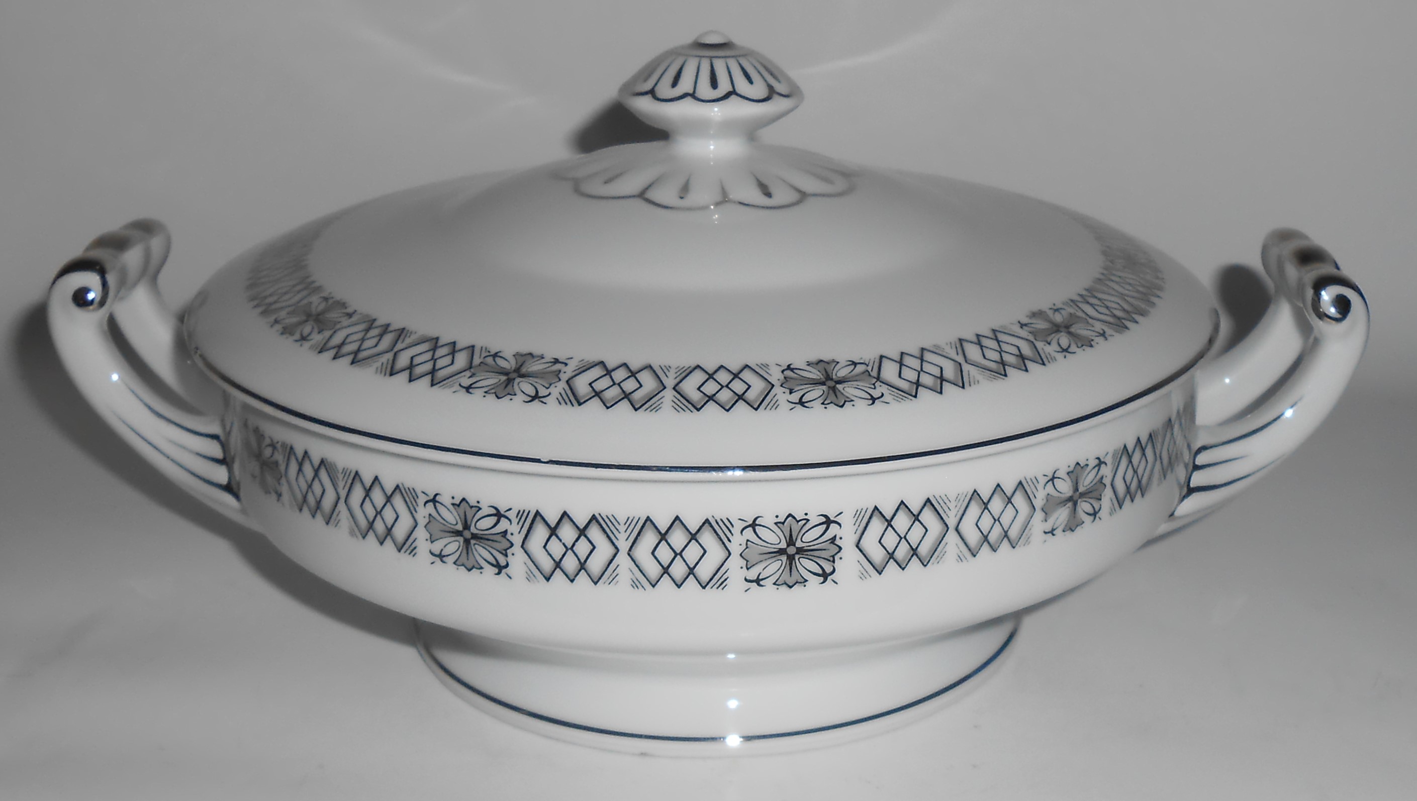 Seyei Fine China Japan Porcelain Black Geometric Cov