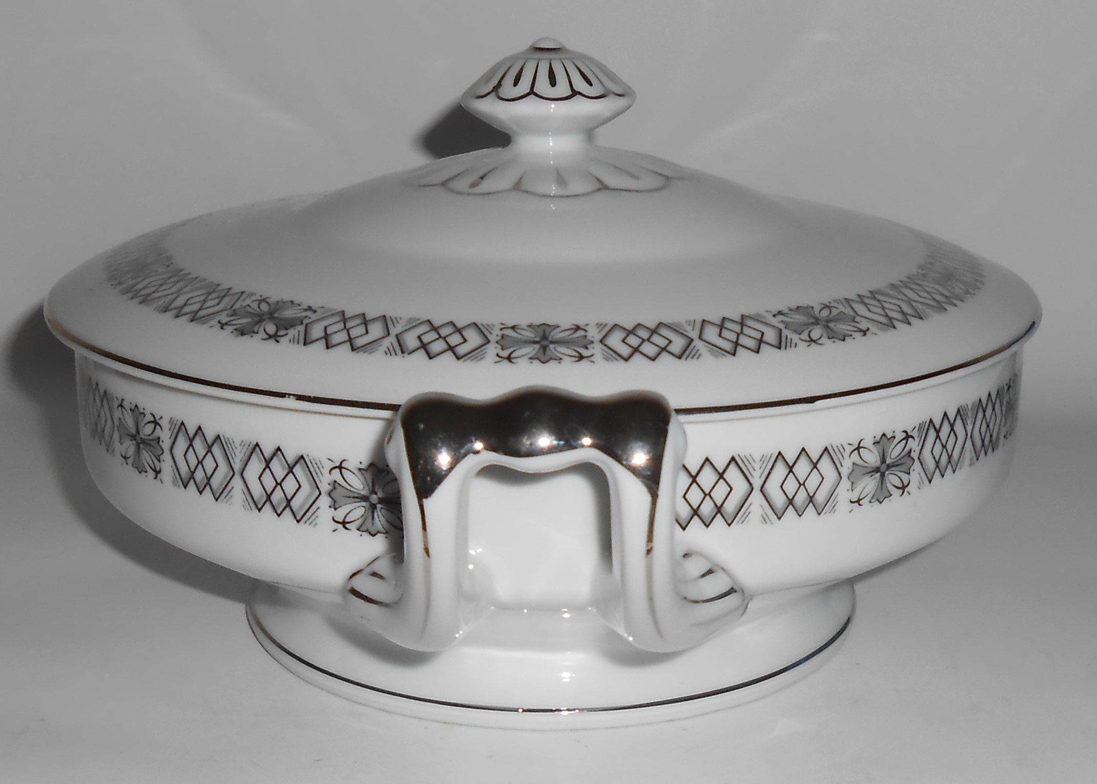 Seyei Fine China Japan Porcelain Black Geometric Cov