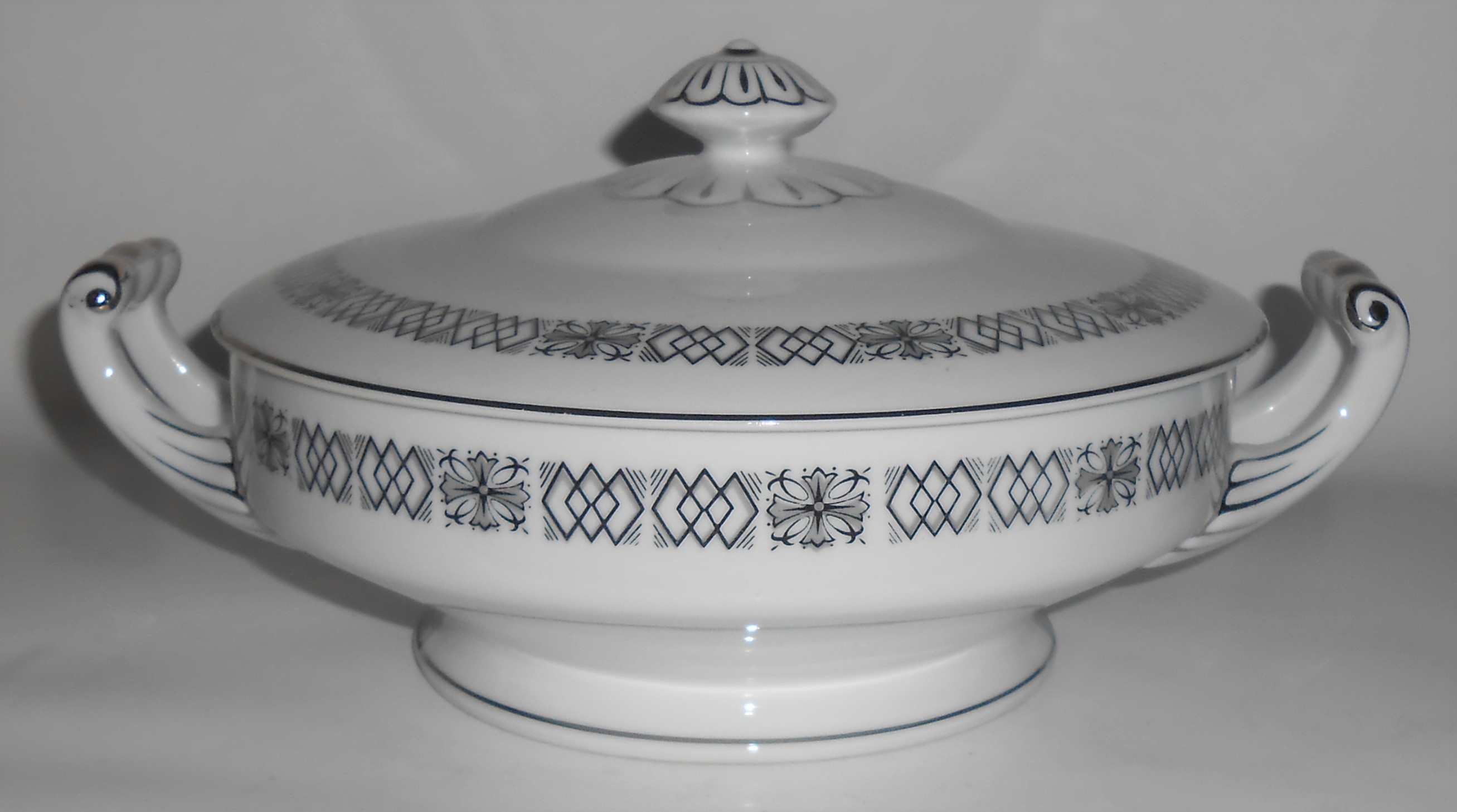 Seyei Fine China Japan Porcelain Black Geometric Cov