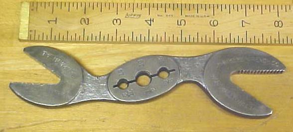 Hawkeye Alligator Wrench Double Ended Rethreading Tool | TIAS — The ...