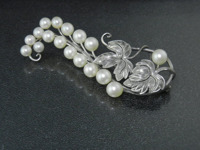 Sterling Silver Cultured Pearls Brooch