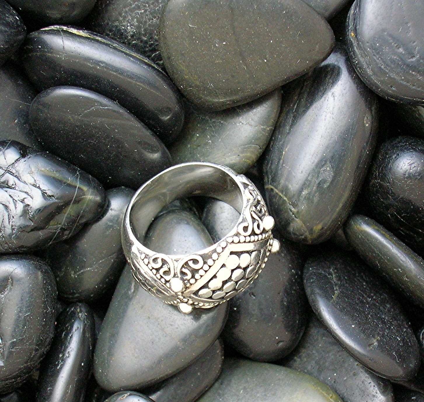 Sterling Silver Scrolled  Ornate Ring . . . . . .