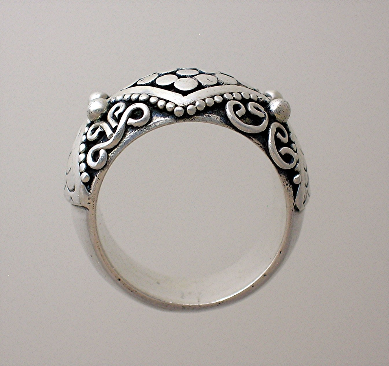 Sterling Silver Scrolled  Ornate Ring . . . . . .