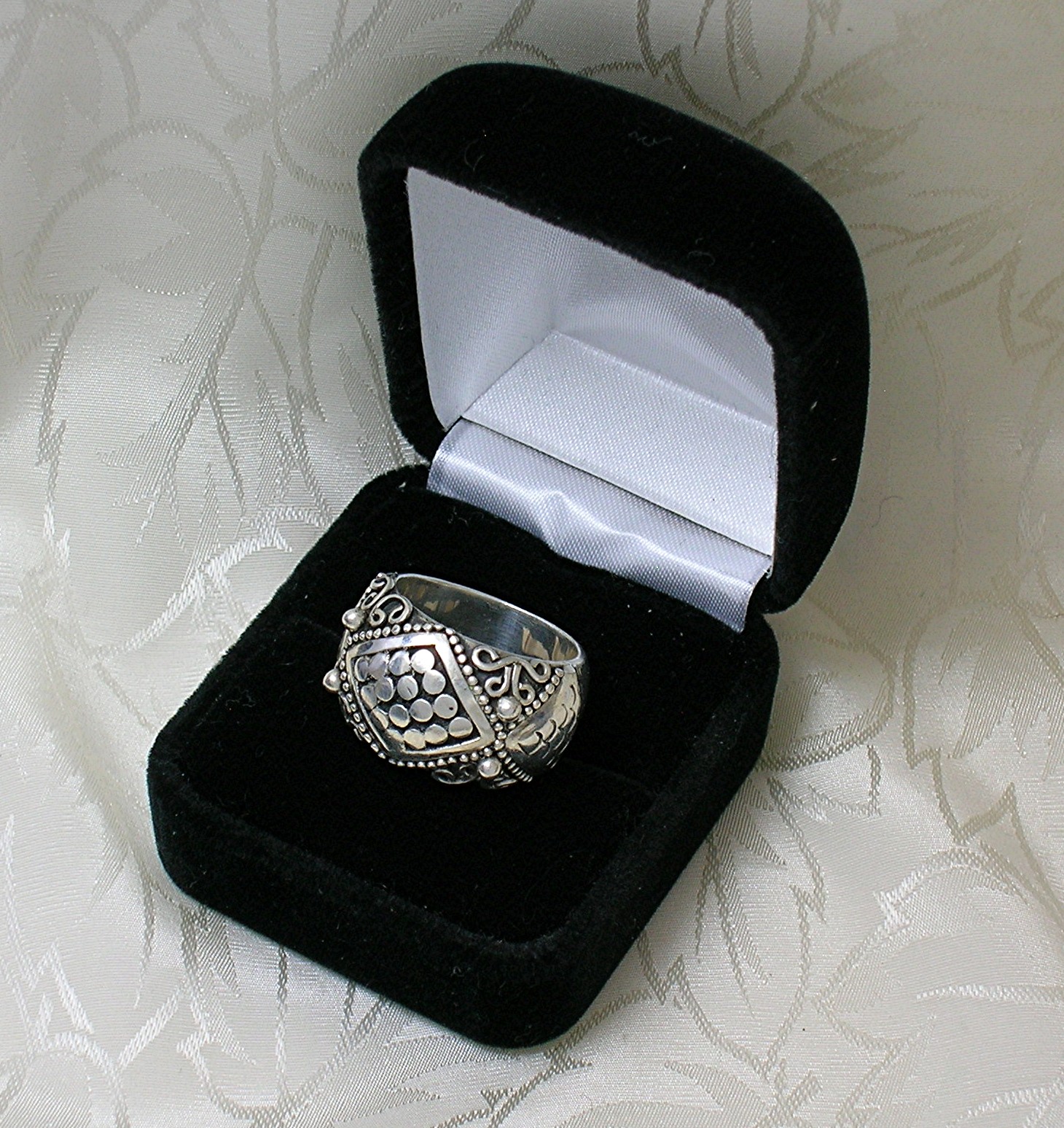 Sterling Silver Scrolled Ornate Ring . . . . . .