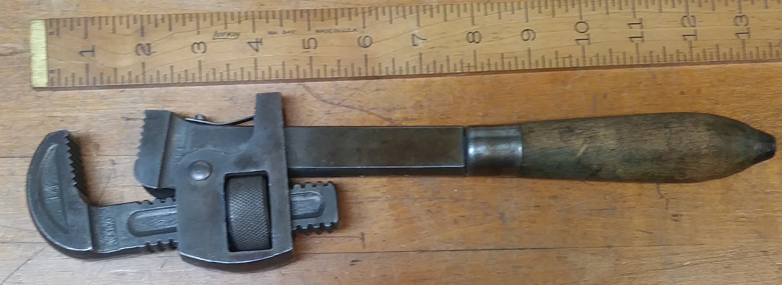 Danielson Adjustable Pipe Wrench 14 inch