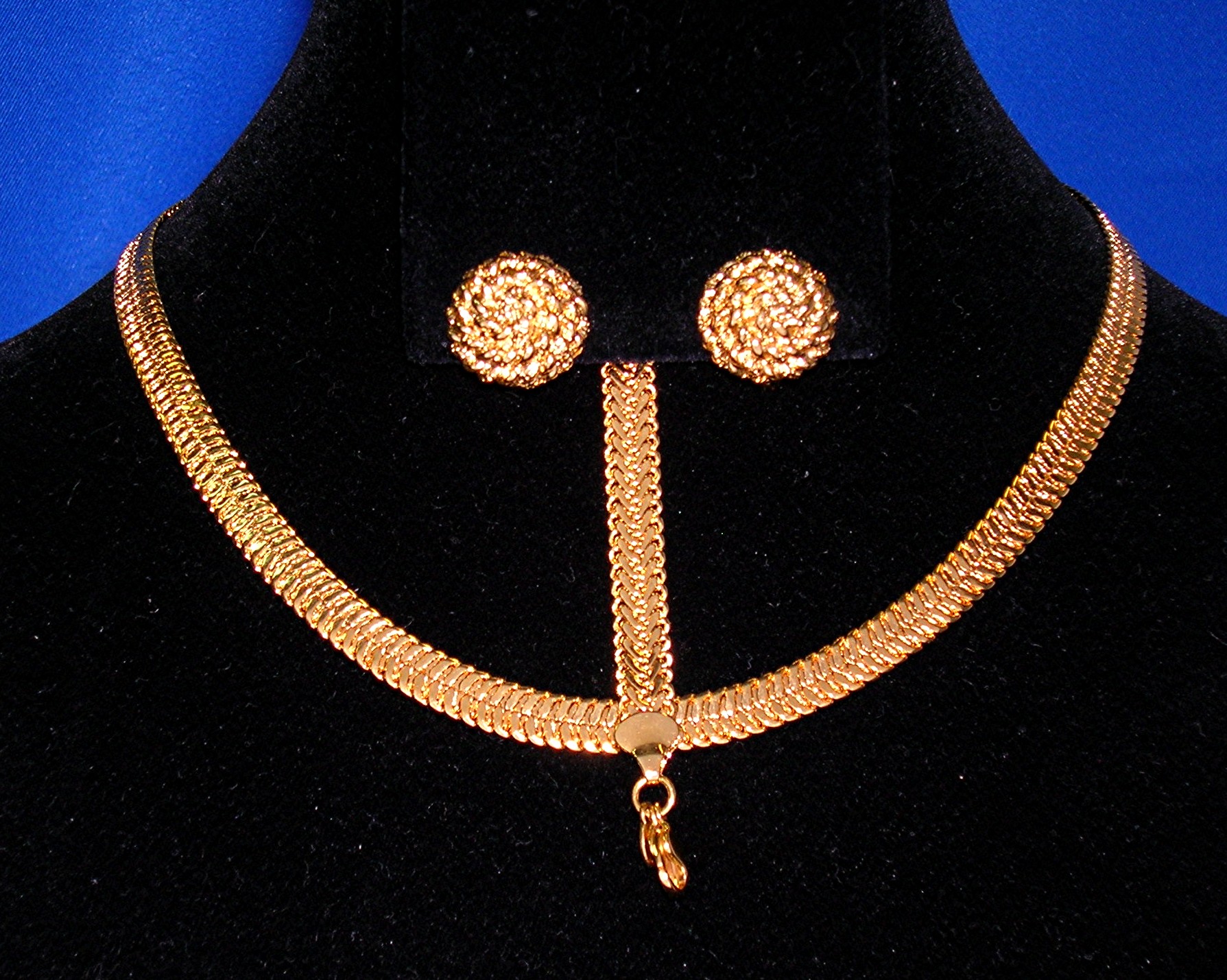 MONET Goldtone Necklace Brazcelet Clip Earrings...
