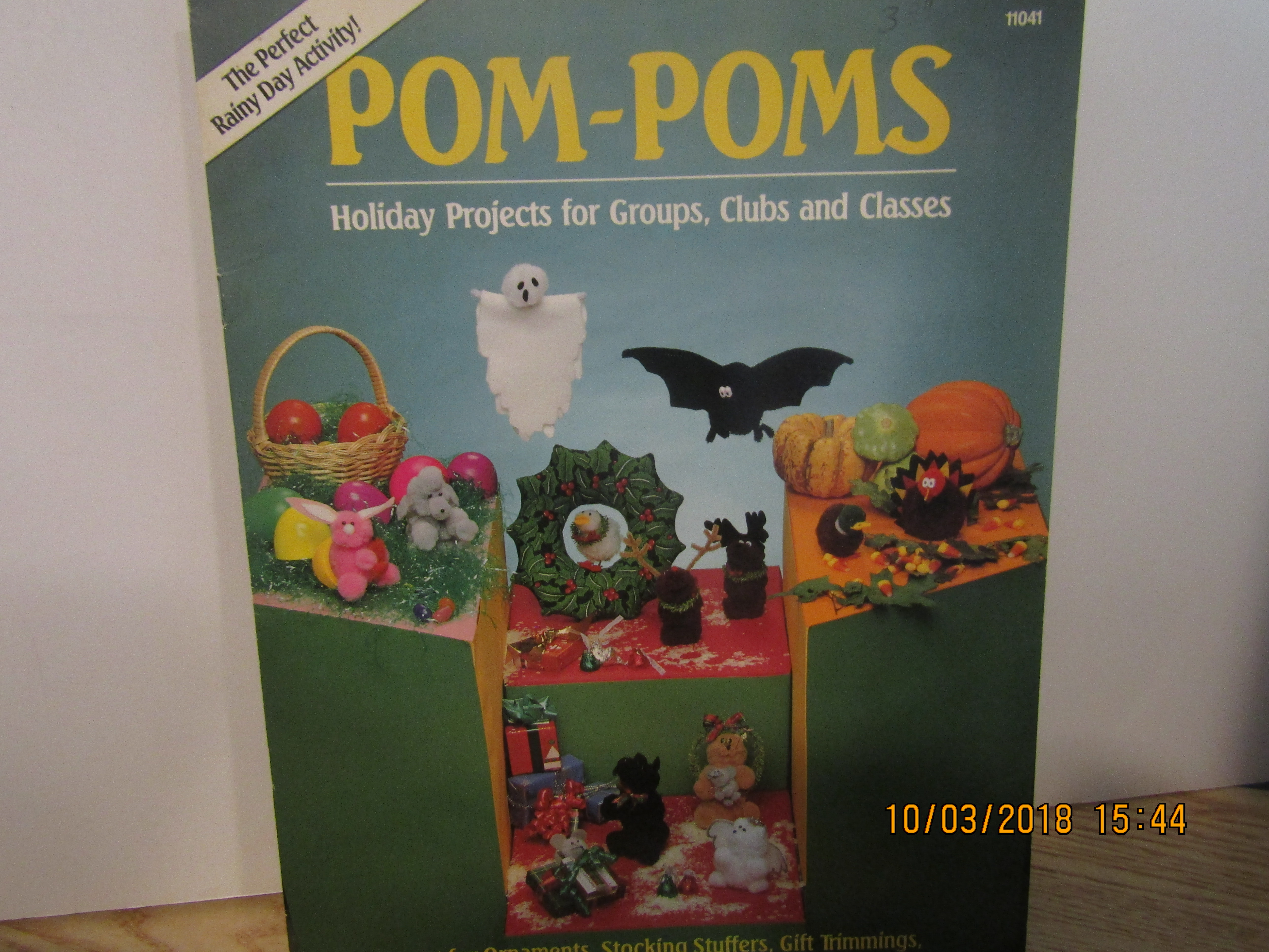 Mark Publishing Pom-Poms Holiday Projects #11041
