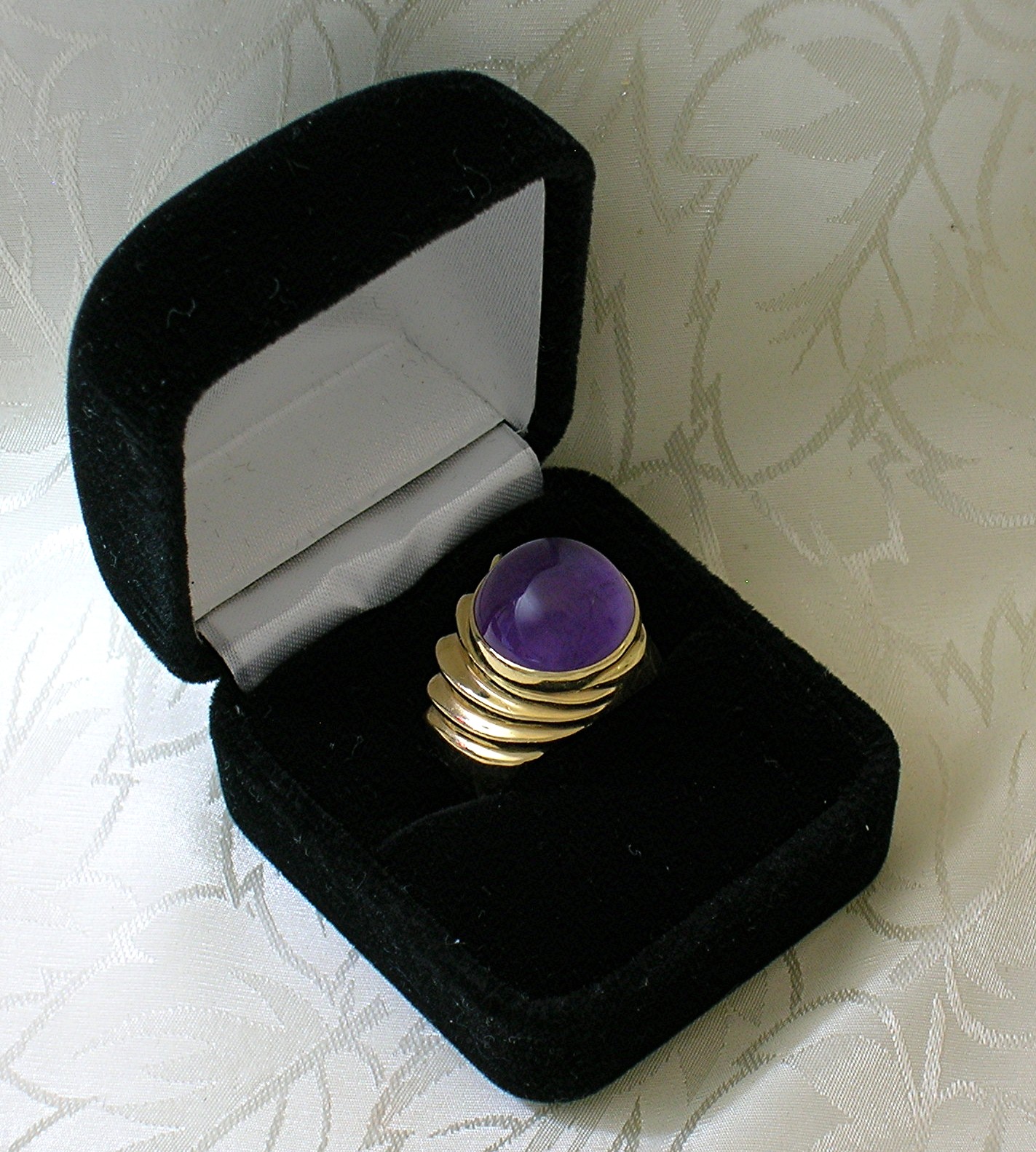 Ring 14K Yellow Gold Cabochon Amethyst