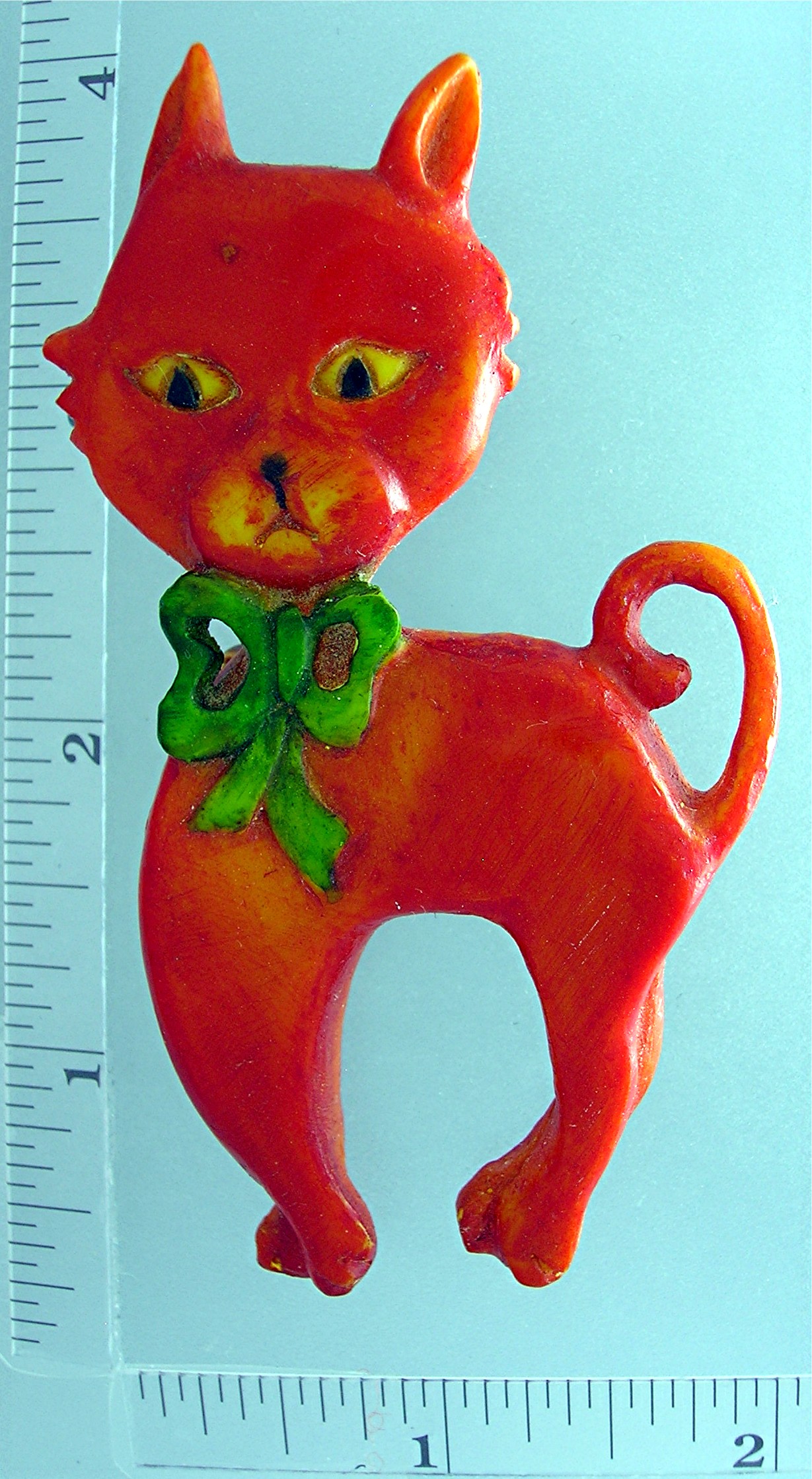 Bakelite Orange 50s Cat brooch Green Bow