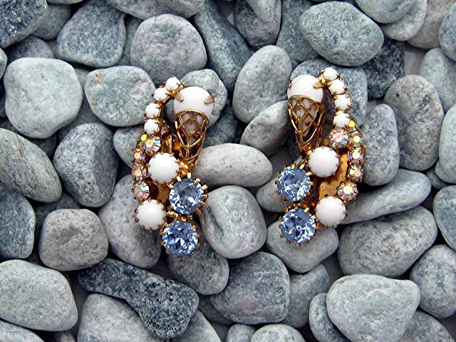 HOBE Gold Filigree Blue Crystal Glass Clip Earring